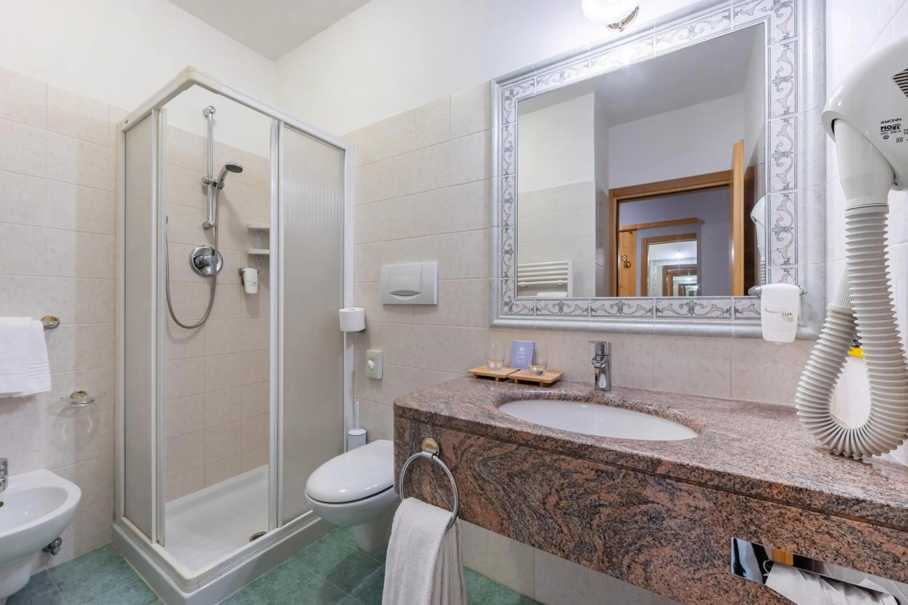 Shower in Hotel Vittoria - Ricarica l'anima