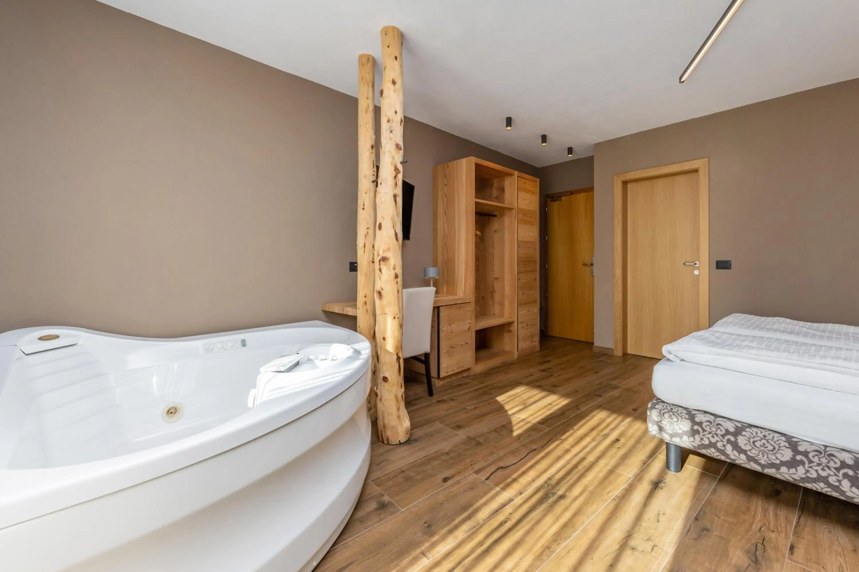 Hot Tub, Bed in Hotel Vittoria - Ricarica l'anima