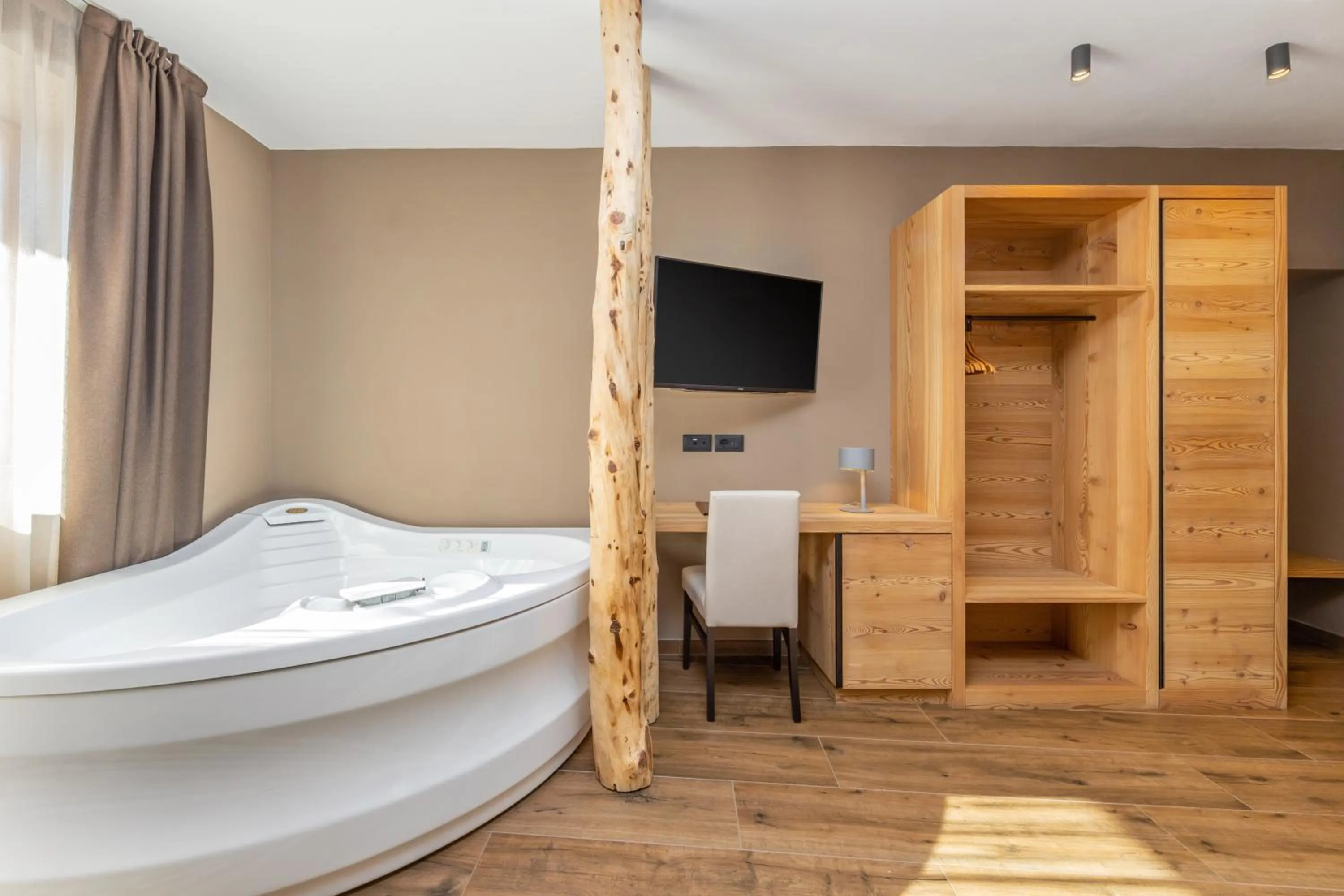 Hot Tub, Bed in Hotel Vittoria - Ricarica l'anima