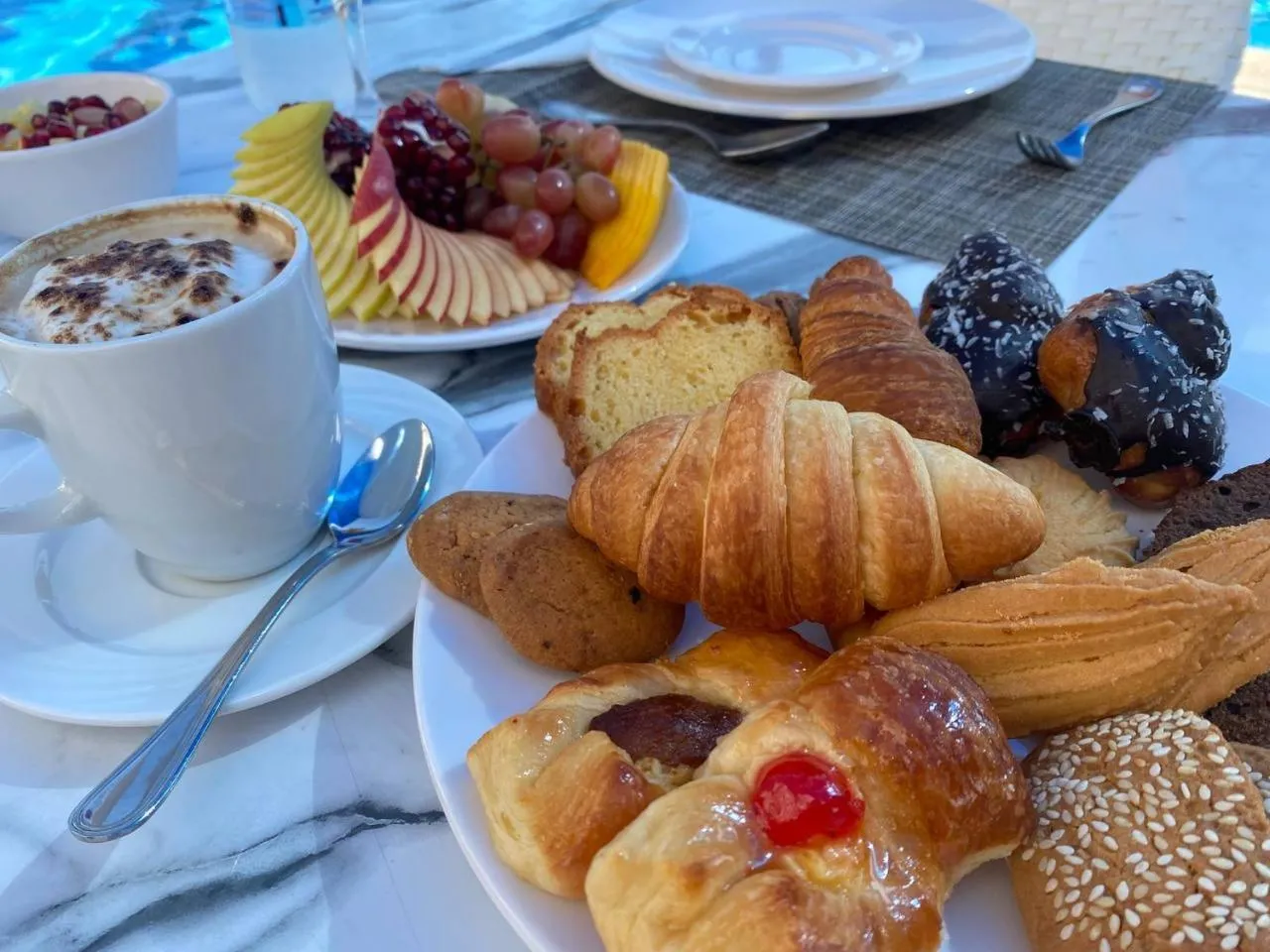 Restaurant/places to eat in Bellagio Beach Resort & Spa