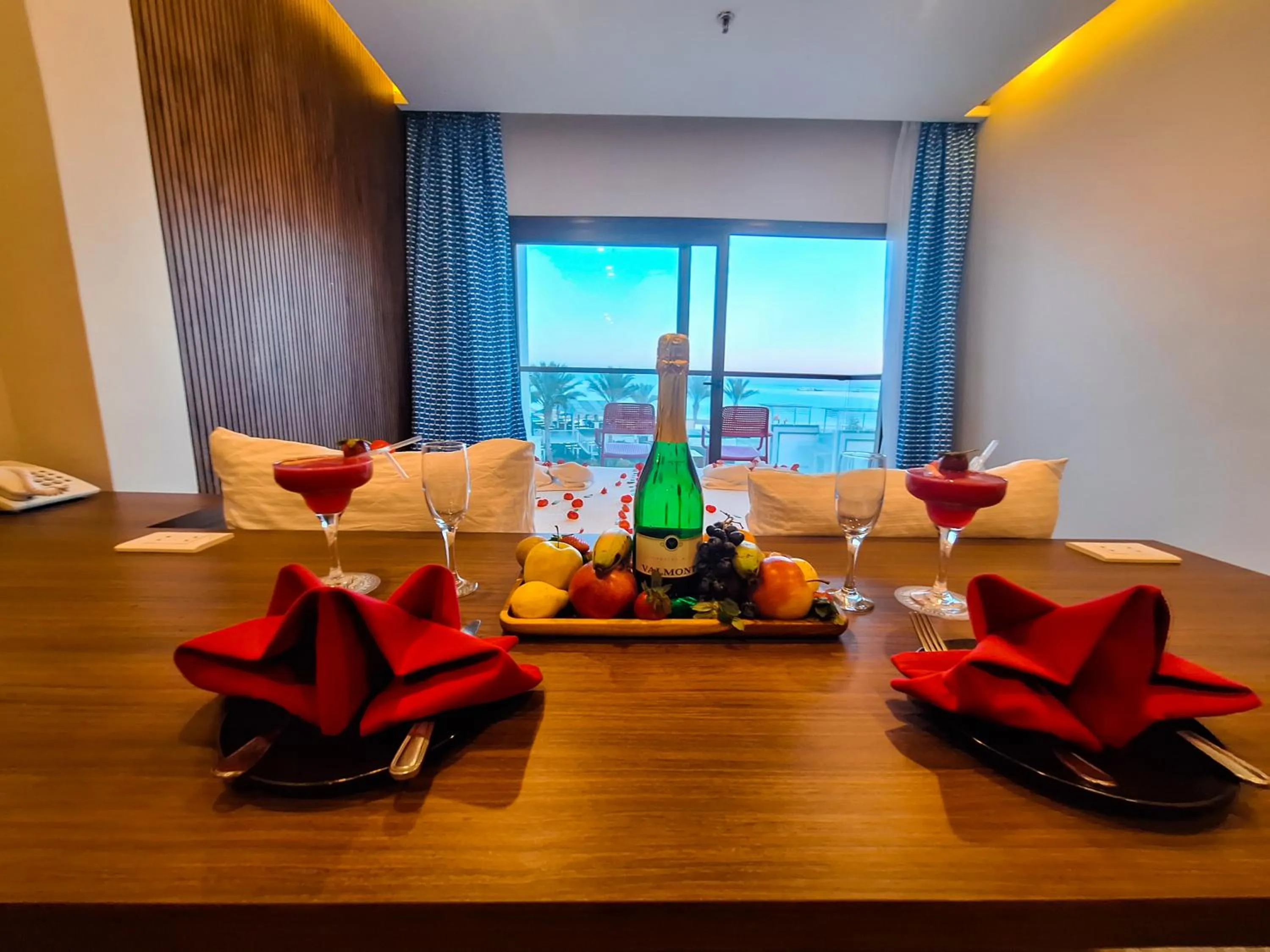 Food and drinks in Bellagio Beach Resort & Spa