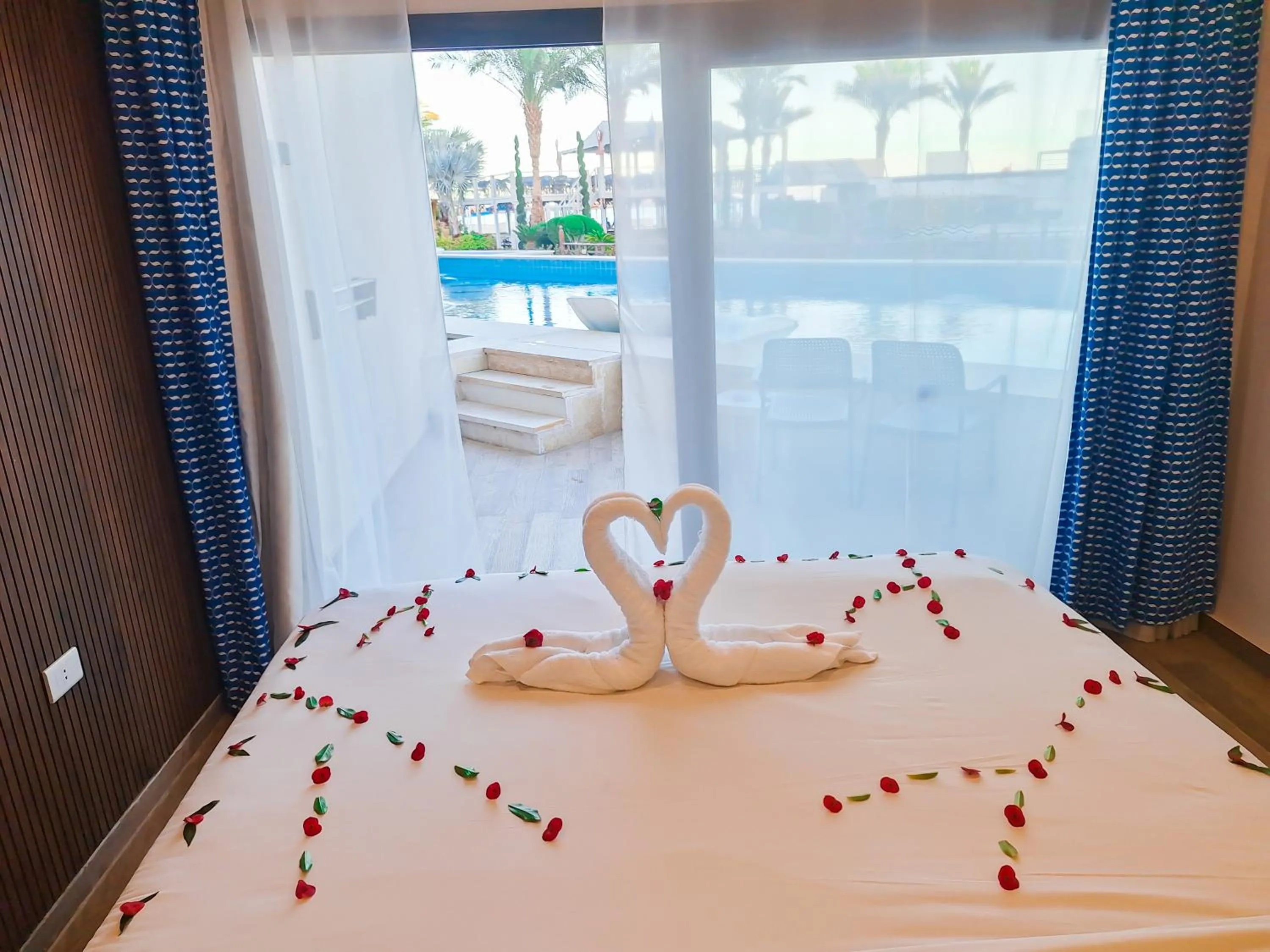 Bed in Bellagio Beach Resort & Spa