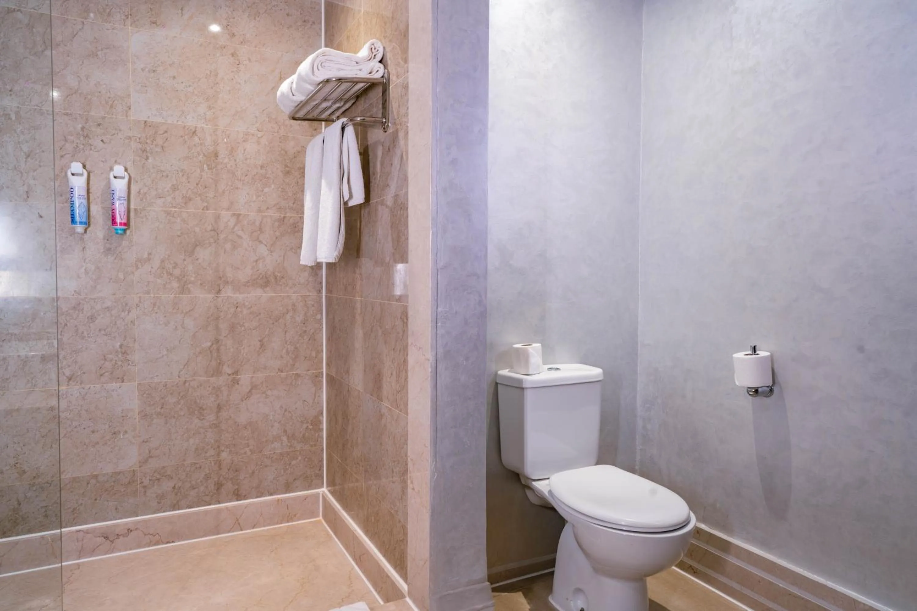 Shower in Bellagio Beach Resort & Spa