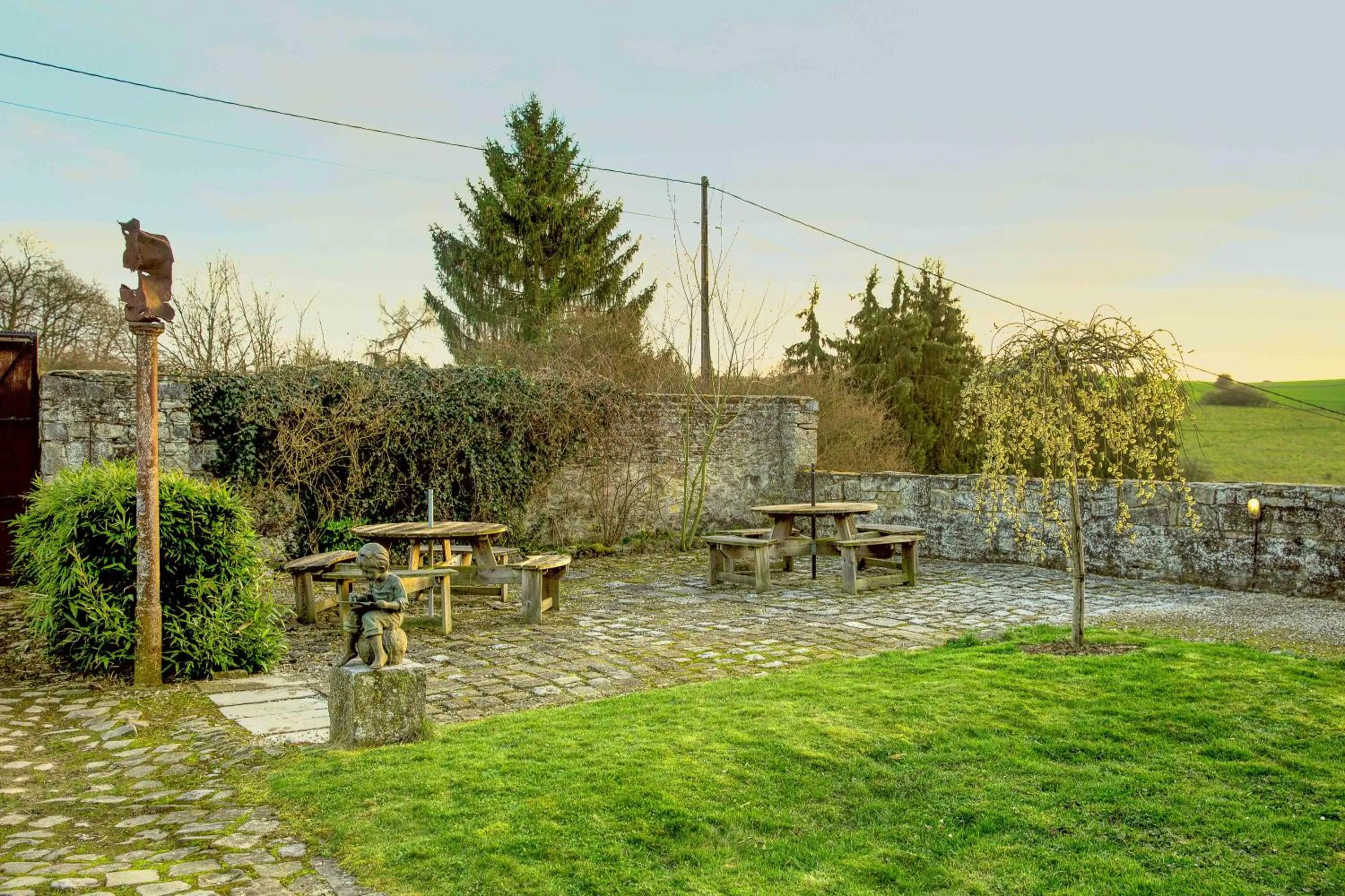 BBQ facilities in B&B Ferme de Leuze Rustieke Gîtes nabij Durbuy, eigen laadpalen