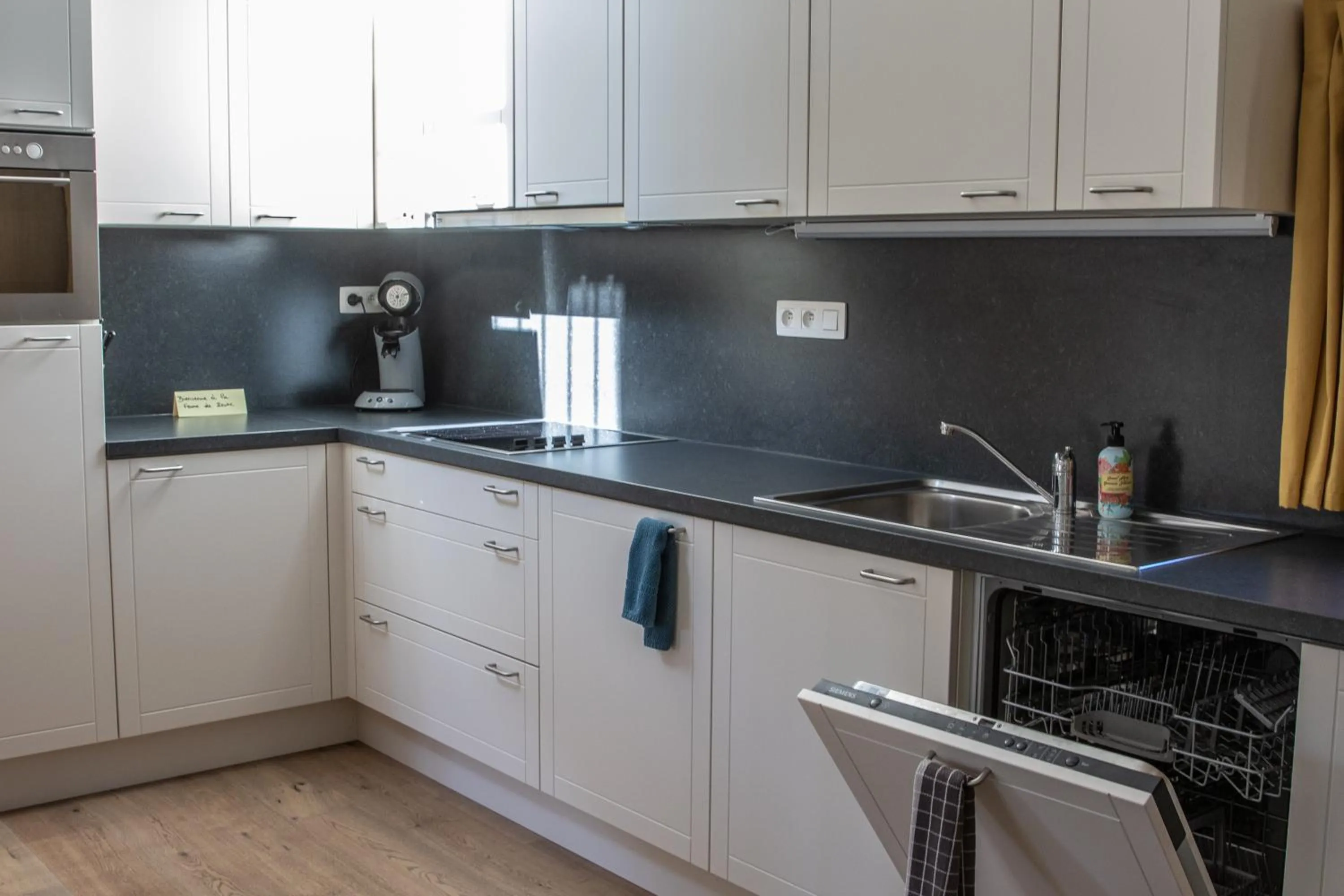 B&B Ferme de Leuze Rustieke Gîtes nabij Durbuy, eigen laadpalen