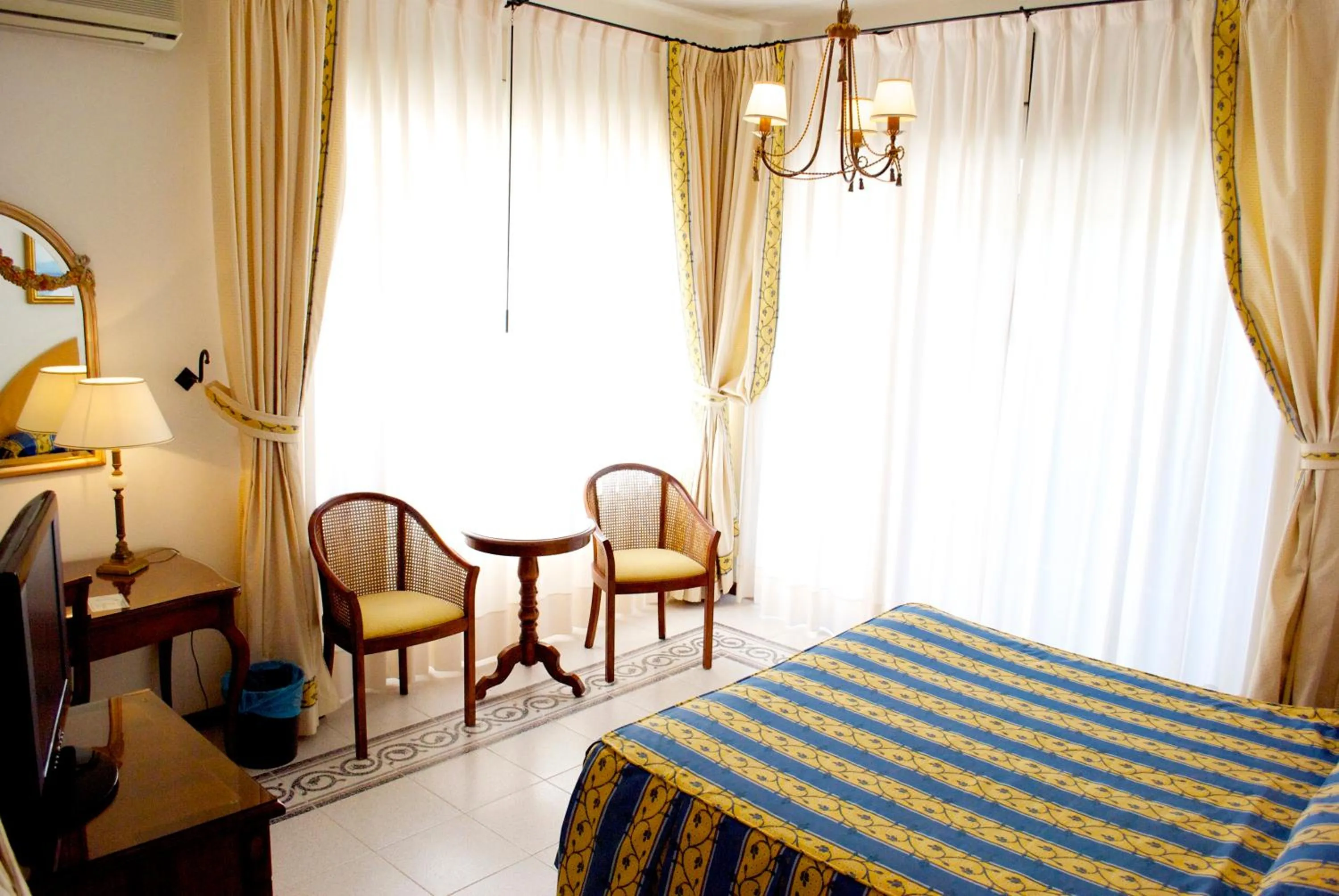 Day, Bed in Hotel Miramare