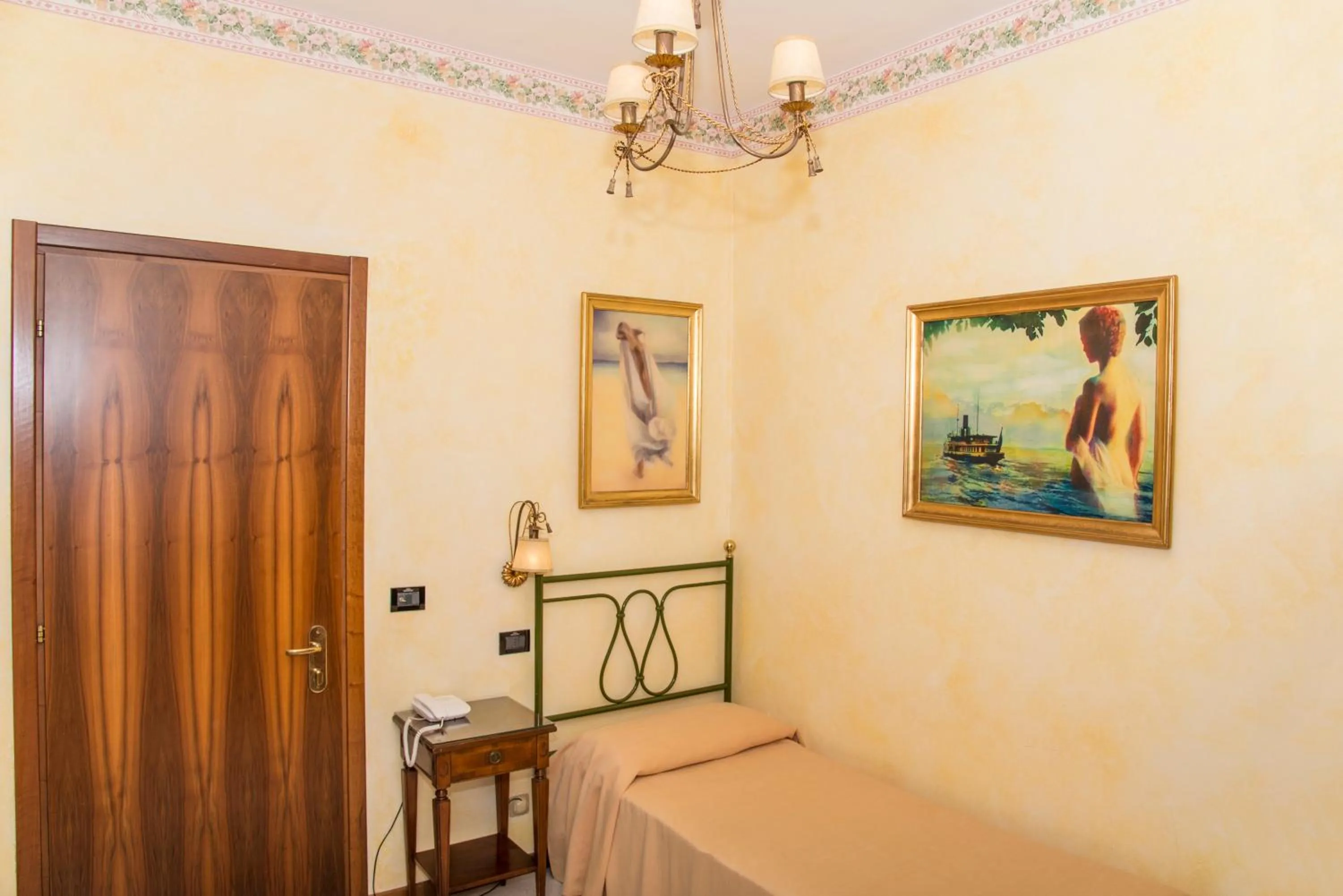 Bed in Hotel Miramare