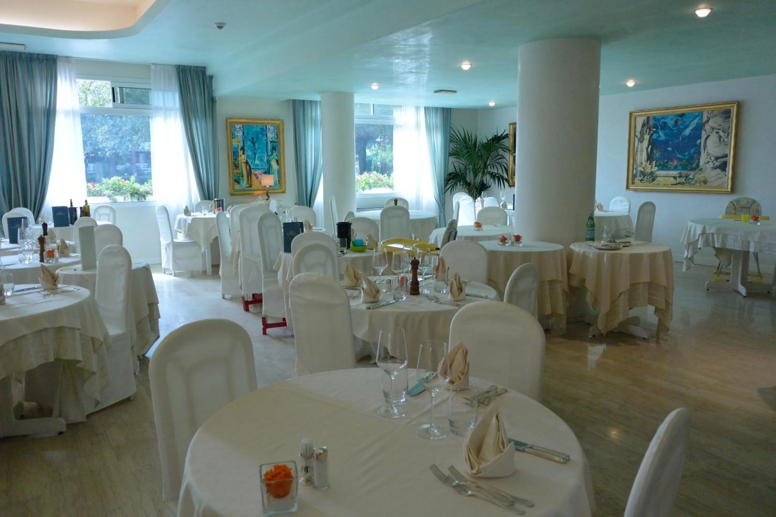 Restaurant/places to eat in Hotel Miramare