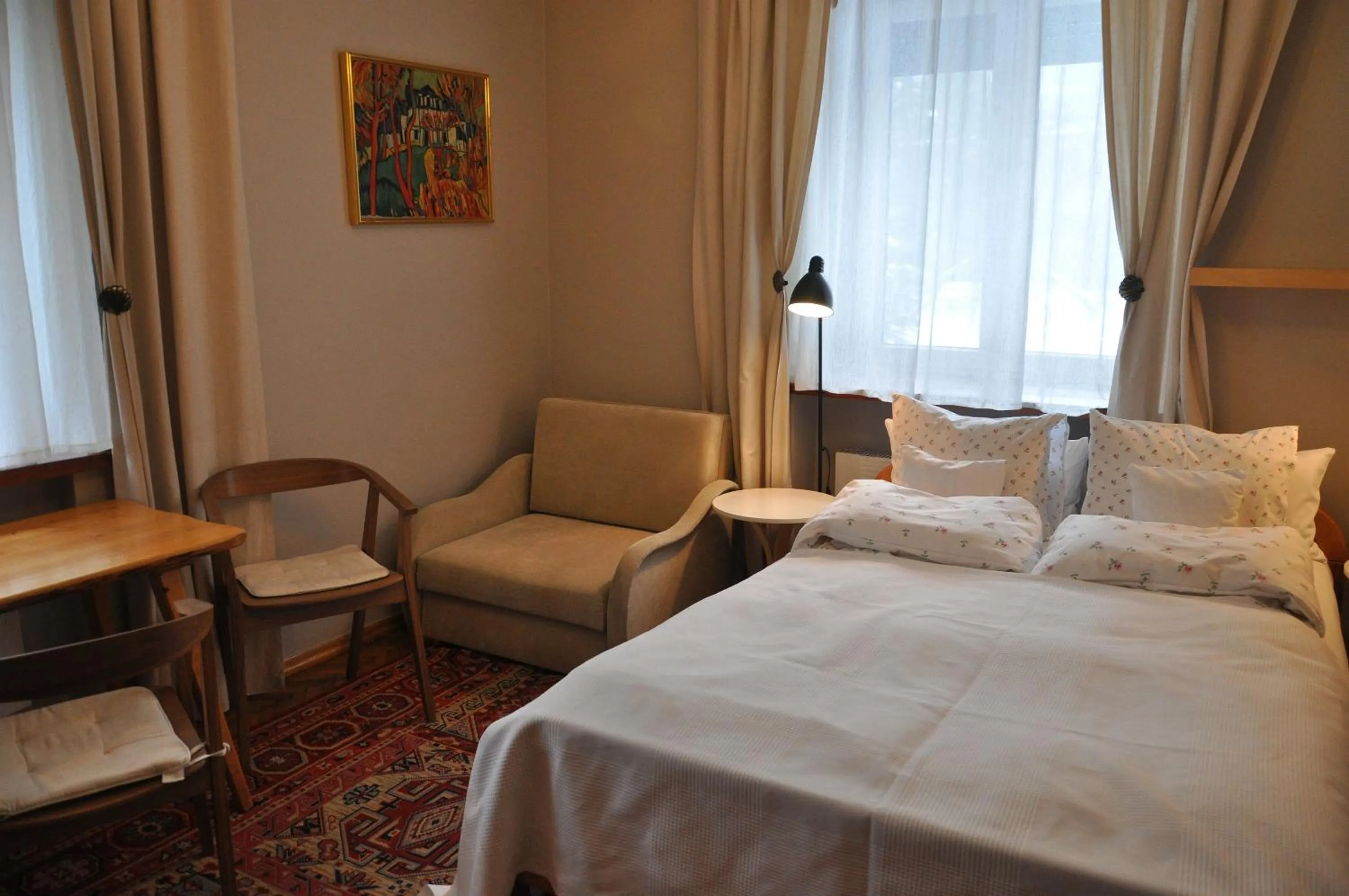 Seating area, Bed in Willa Marma B&B