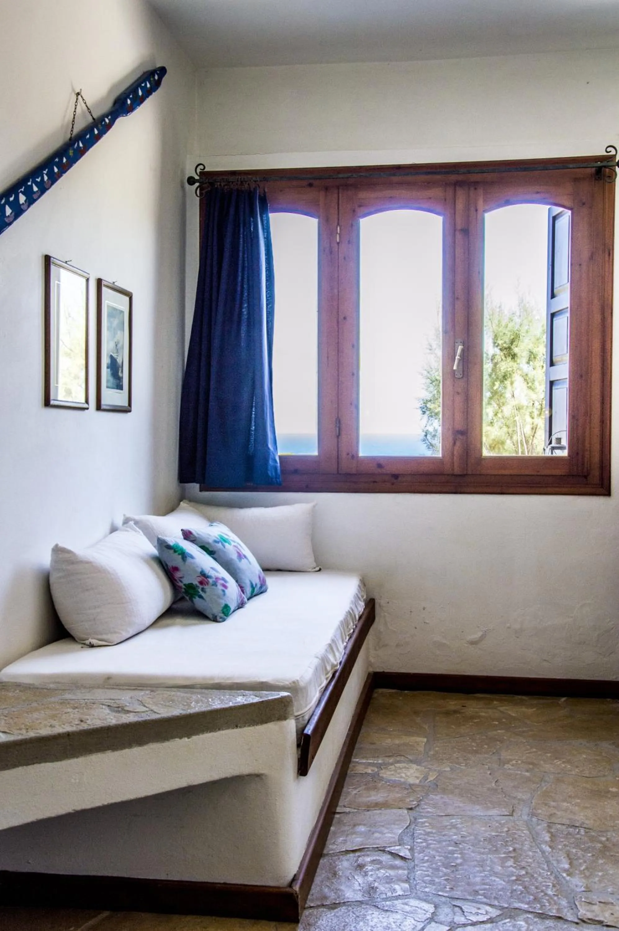 Photo of the whole room, Bed in Iliatoras