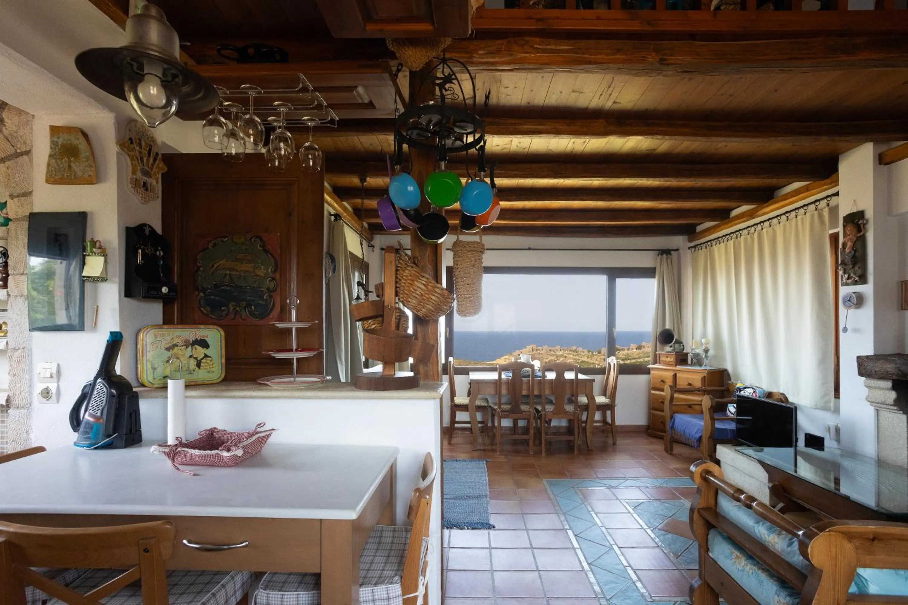 Dining area in Iliatoras