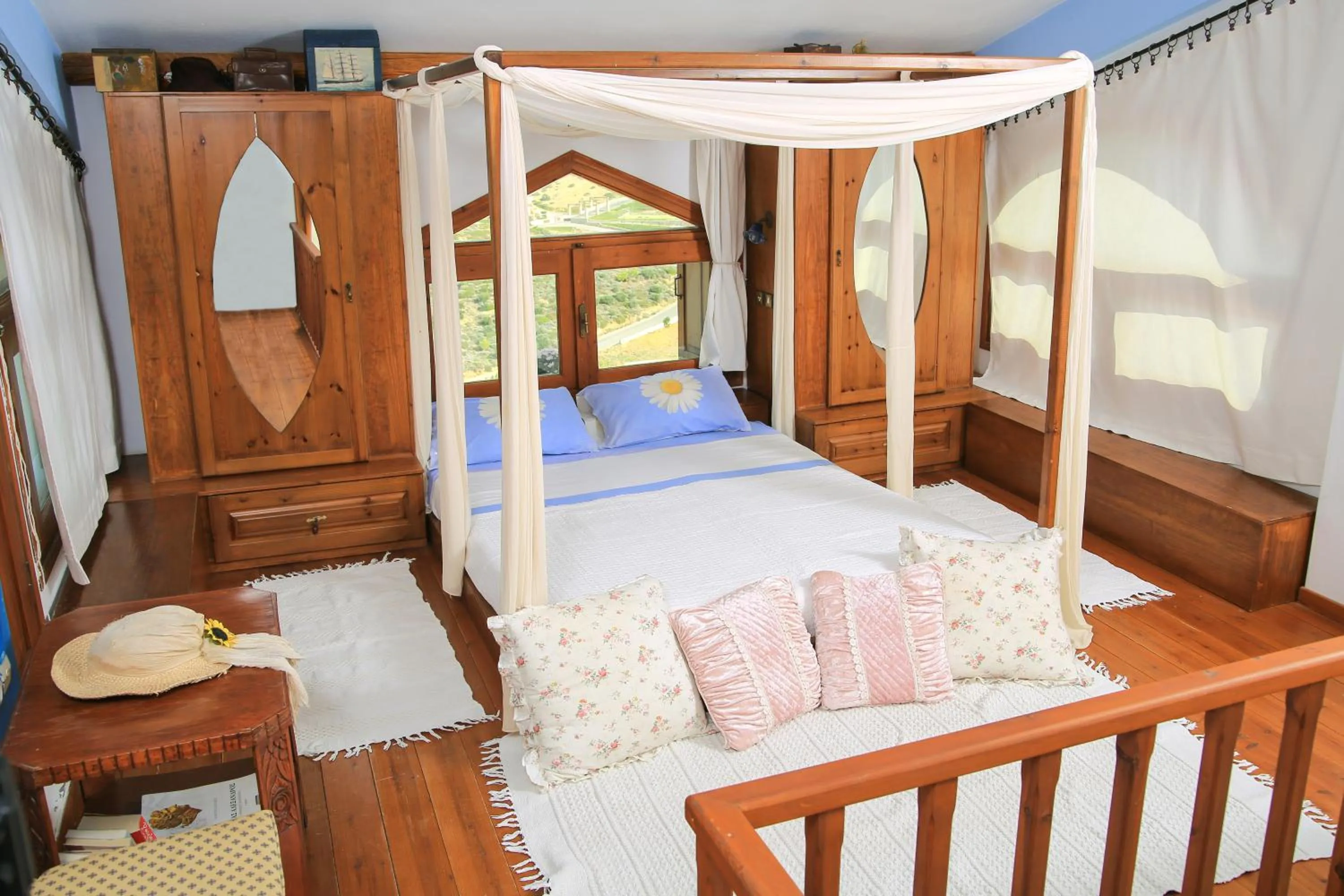 Photo of the whole room, Bed in Iliatoras