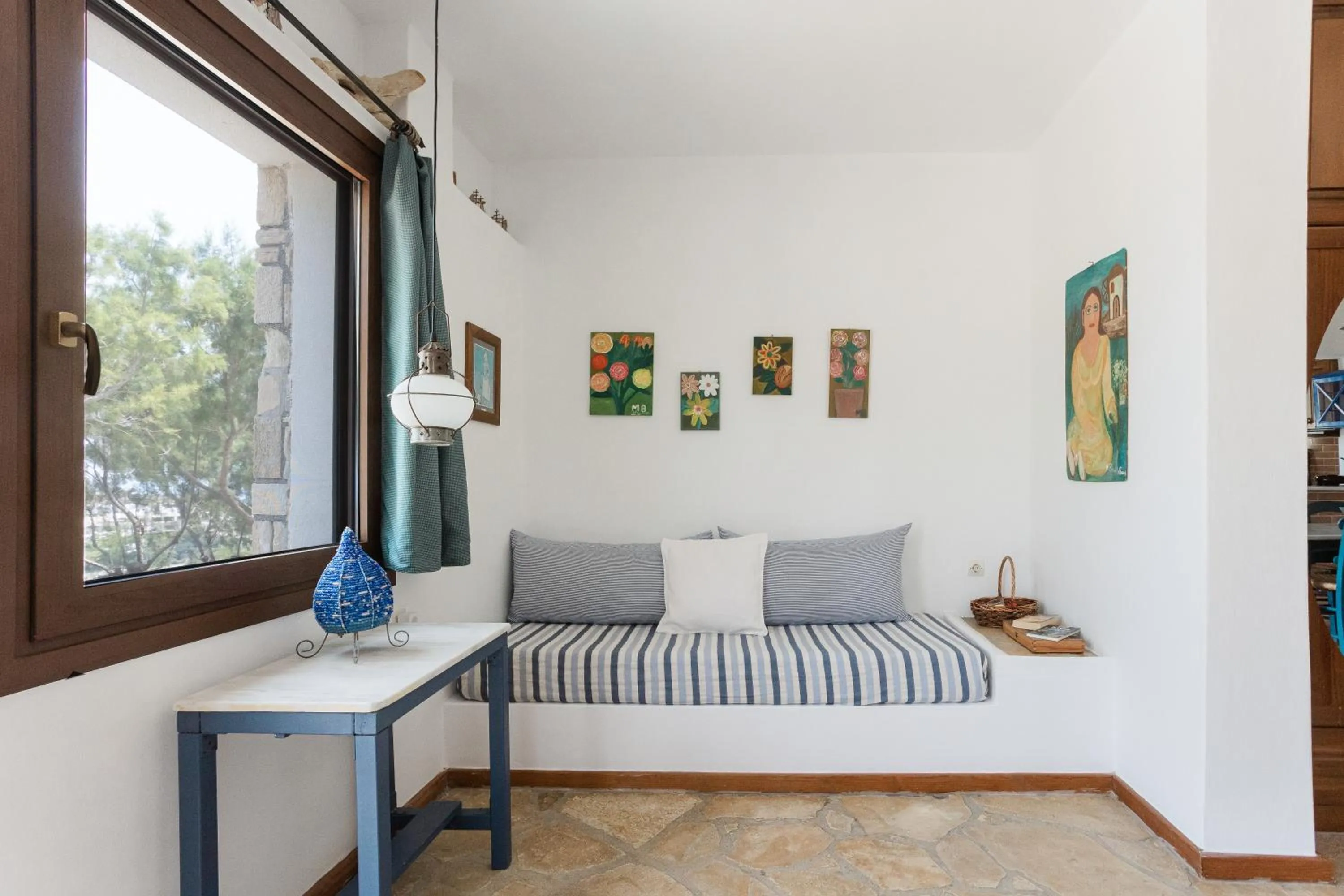 Seating area in Iliatoras