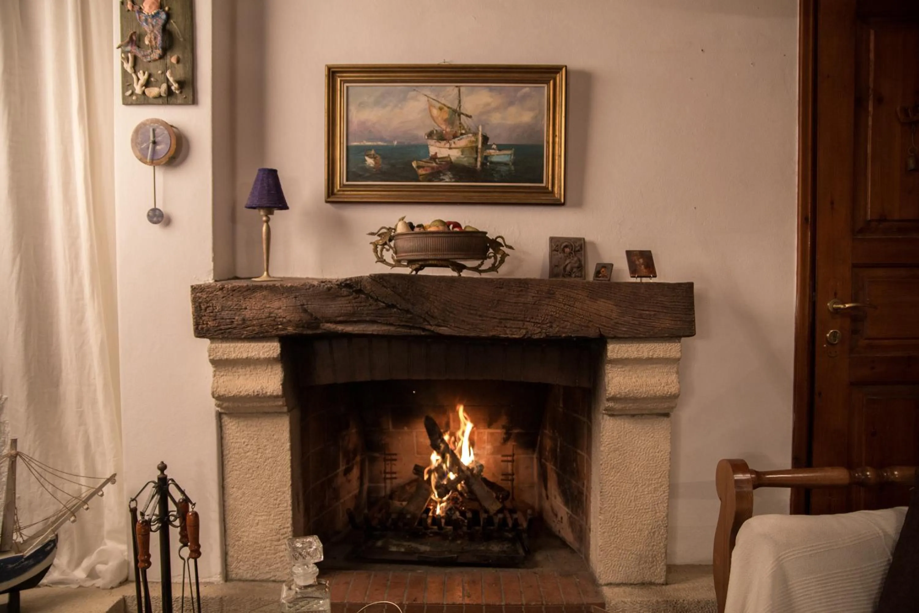 Photo of the whole room in Iliatoras