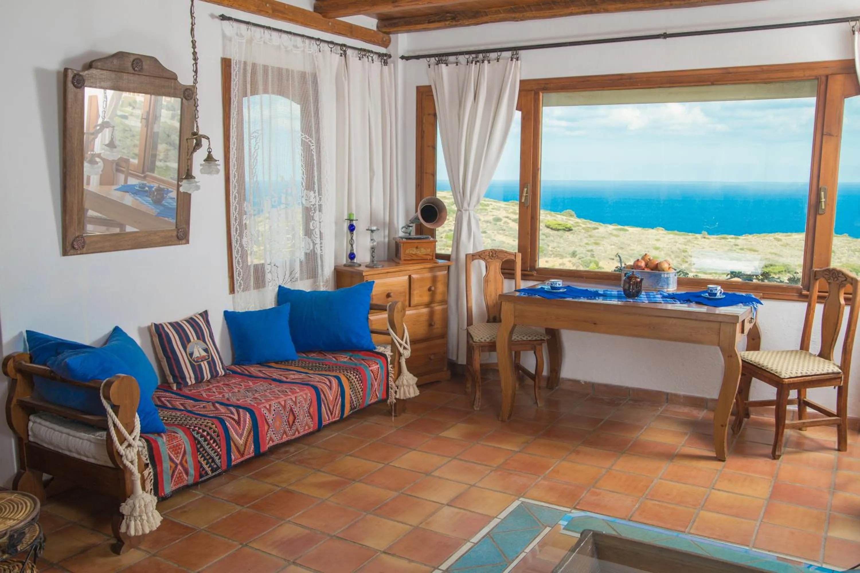 Seating area in Iliatoras