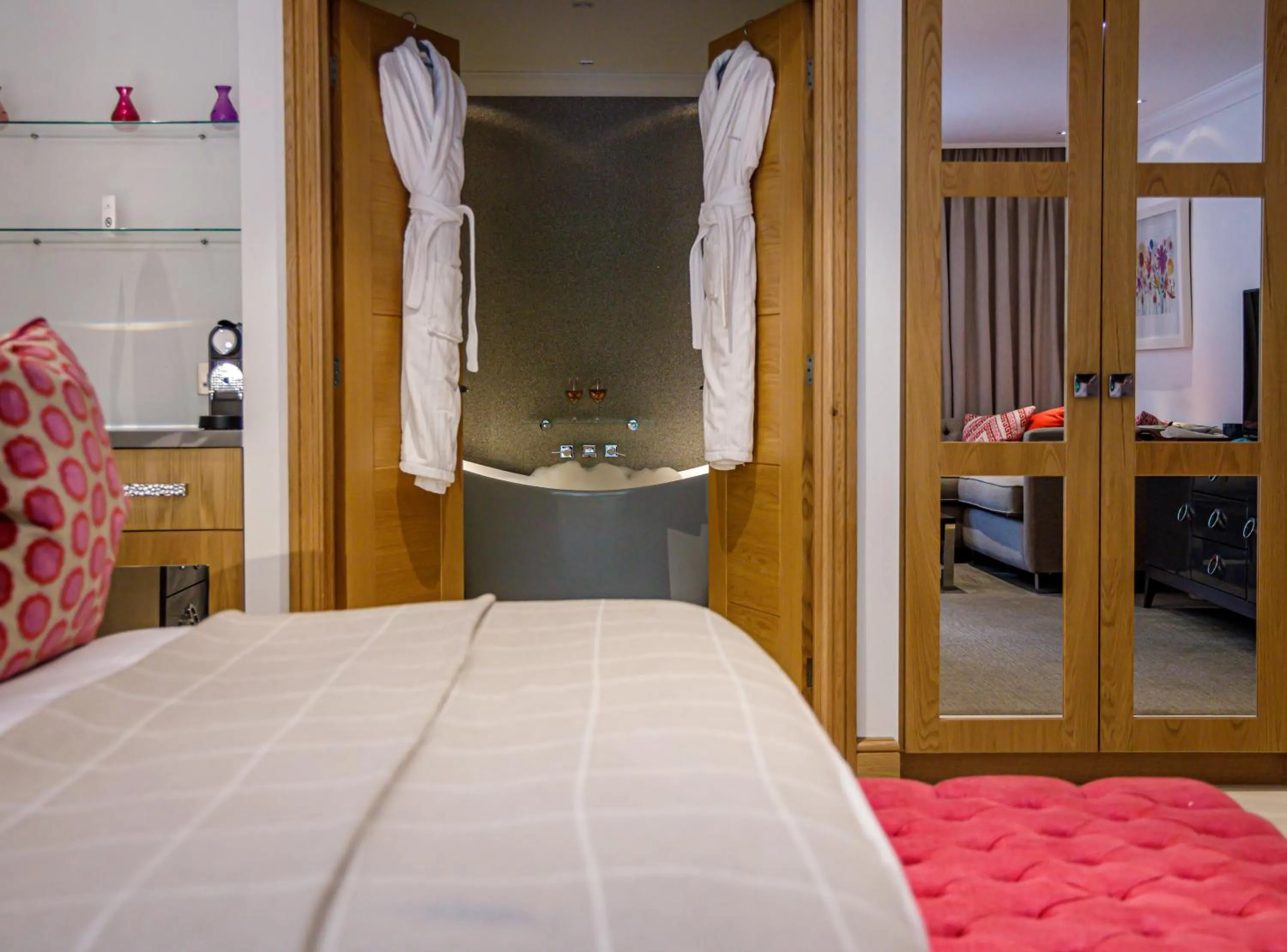Bathroom, Bed in Alexander House Hotel & Utopia Spa