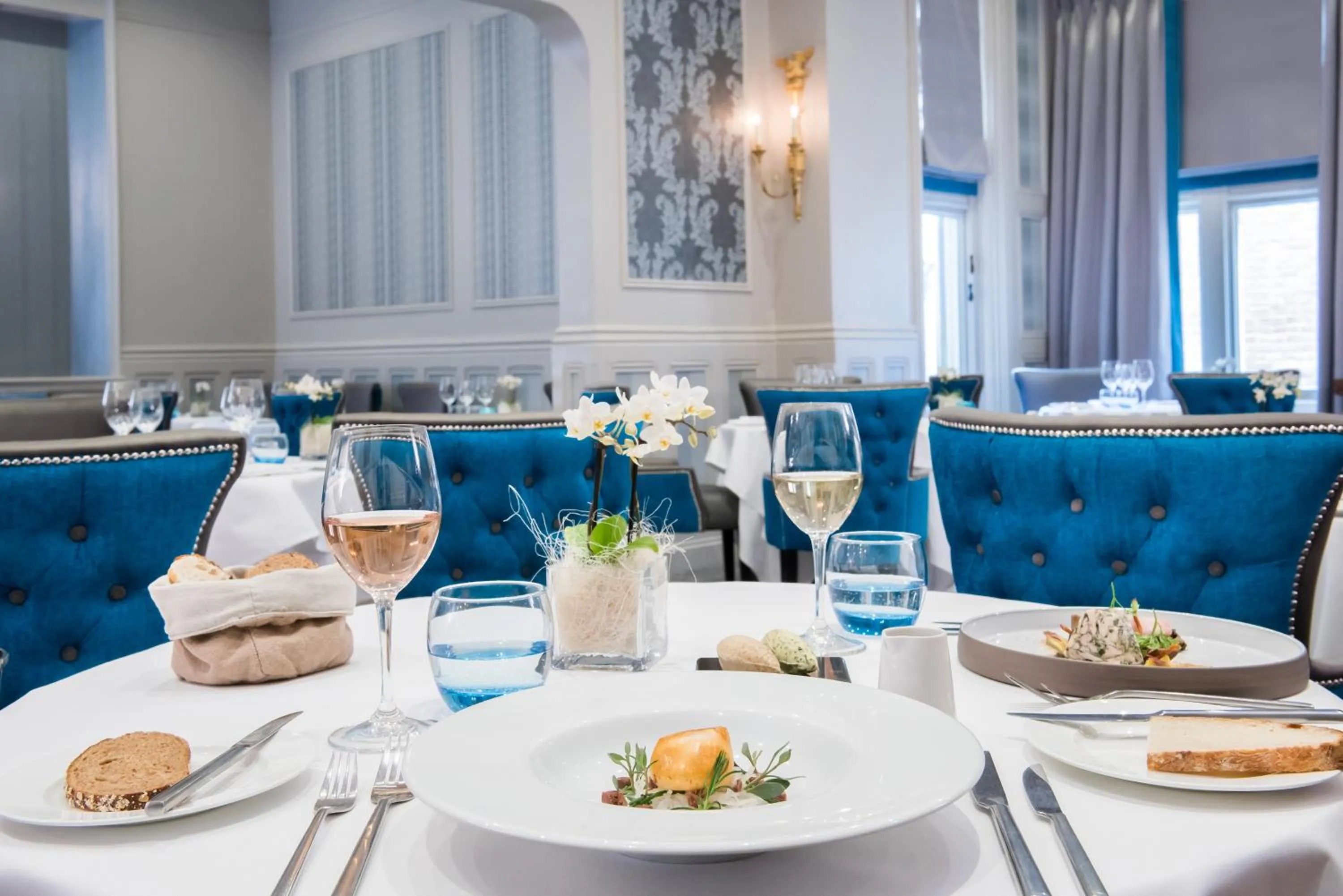 Restaurant/places to eat in Alexander House Hotel & Utopia Spa