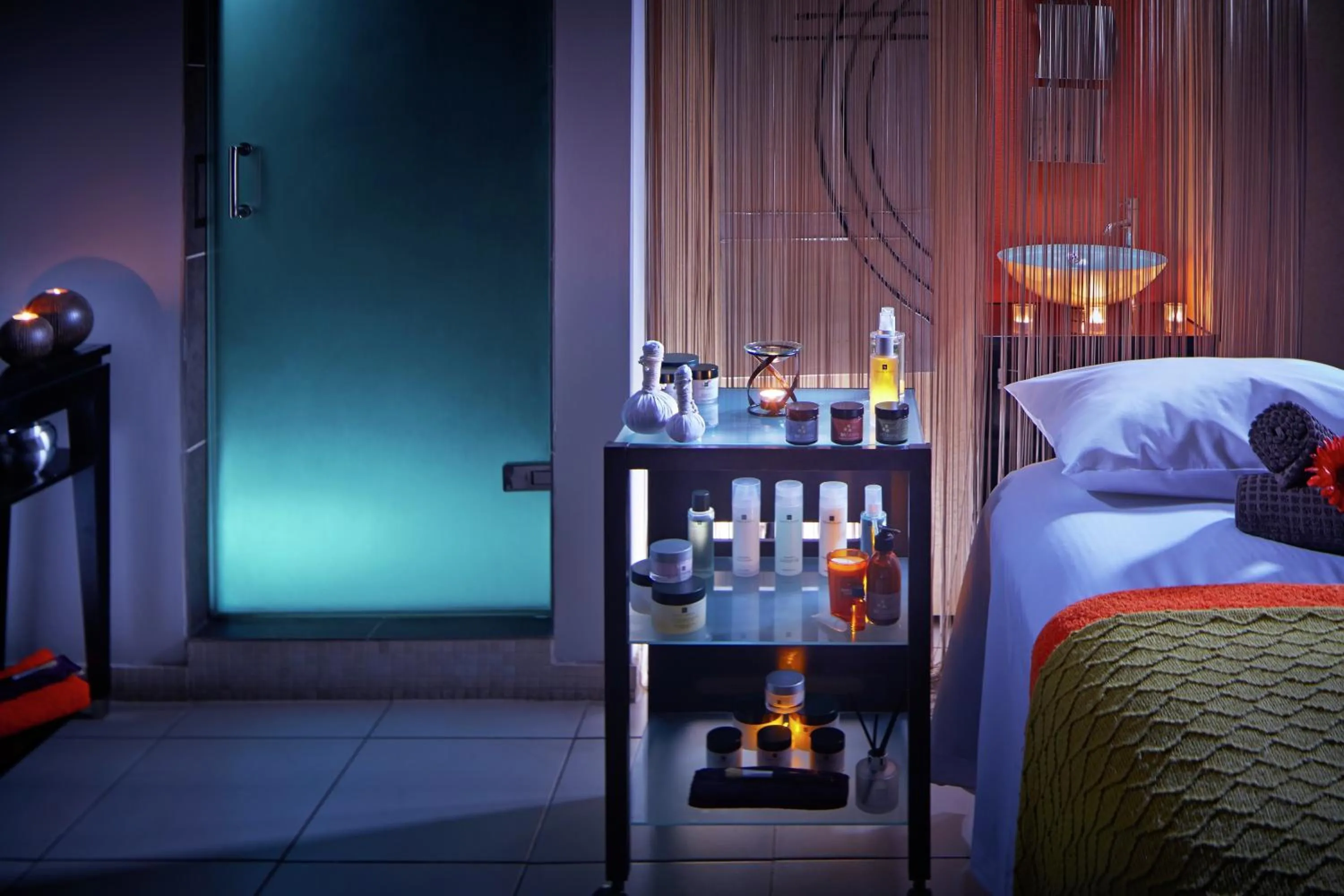 Spa and wellness centre/facilities, Bed in Alexander House Hotel & Utopia Spa