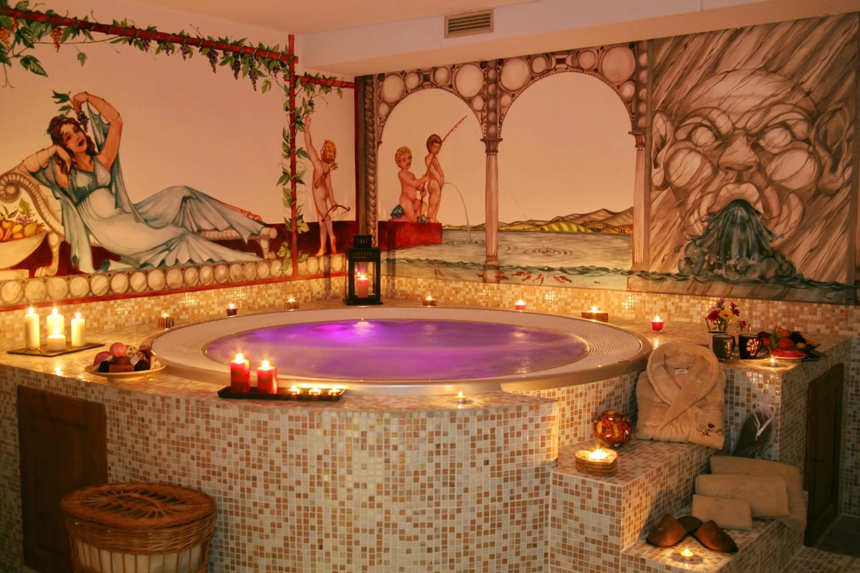 Hot Tub in Hotel Boton D'Or & Wellness a La Thuile