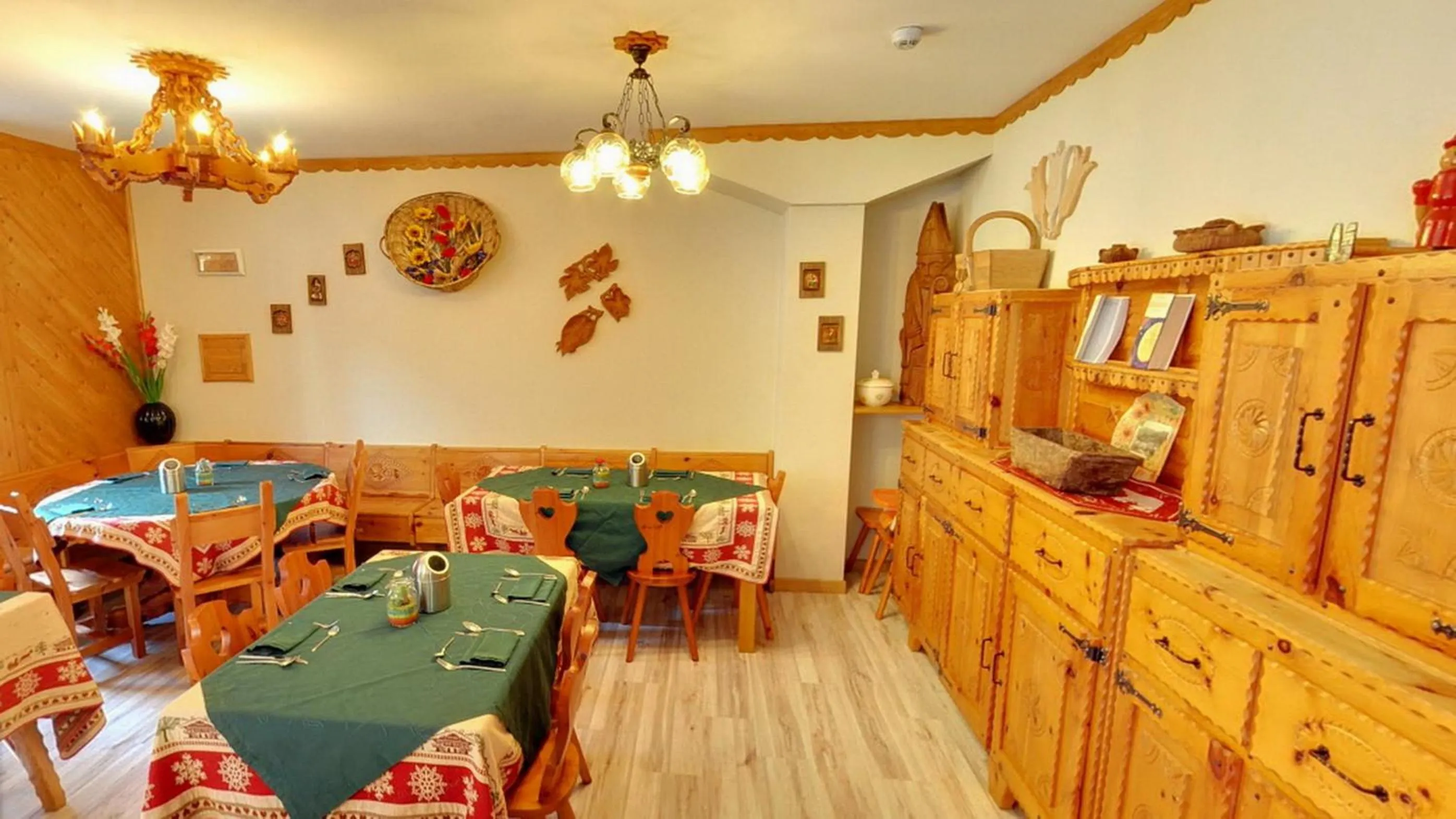 Communal kitchen in Hotel Boton D'Or & Wellness a La Thuile