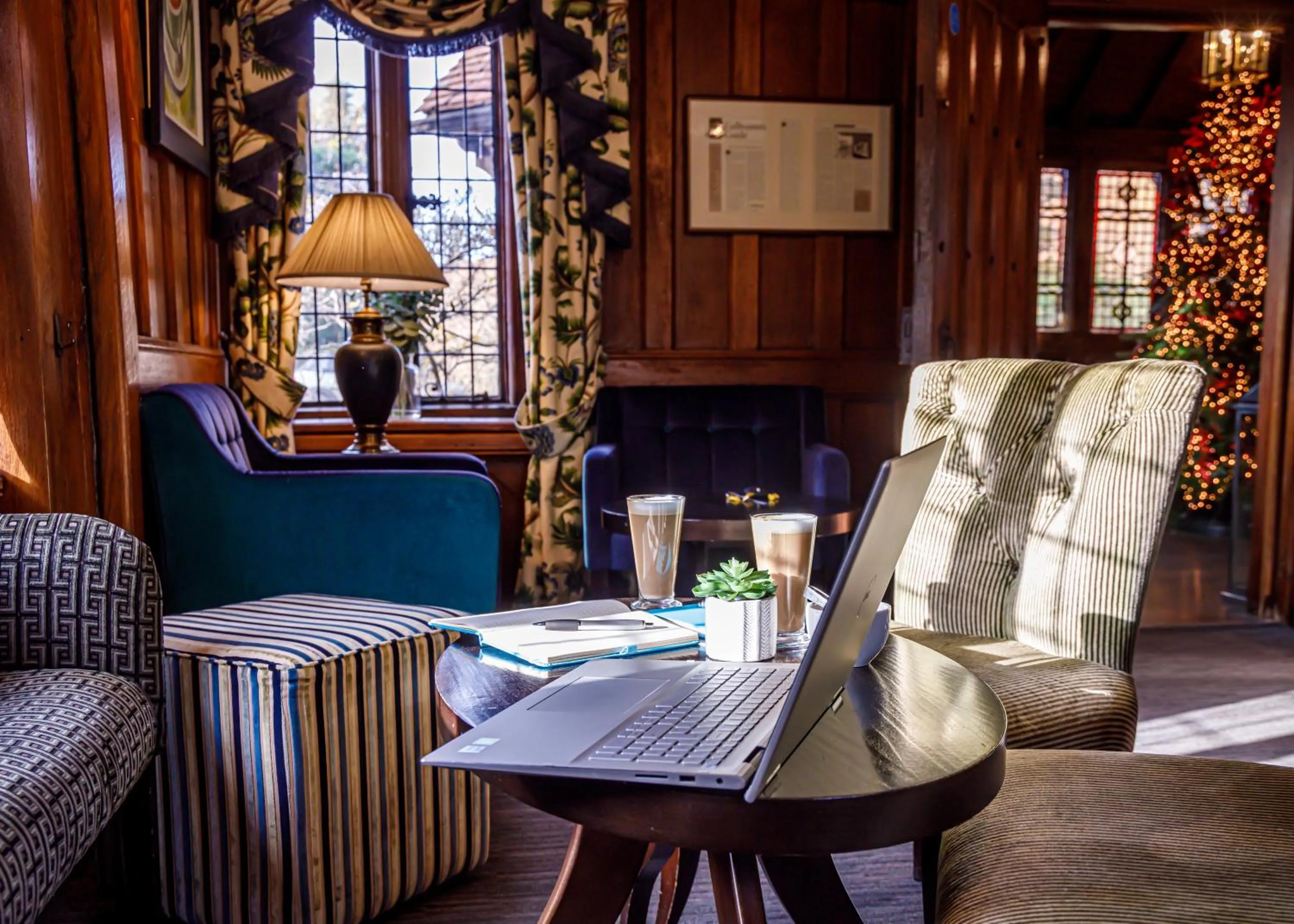Lounge or bar in Langshott Manor - Luxury Hotel Gatwick