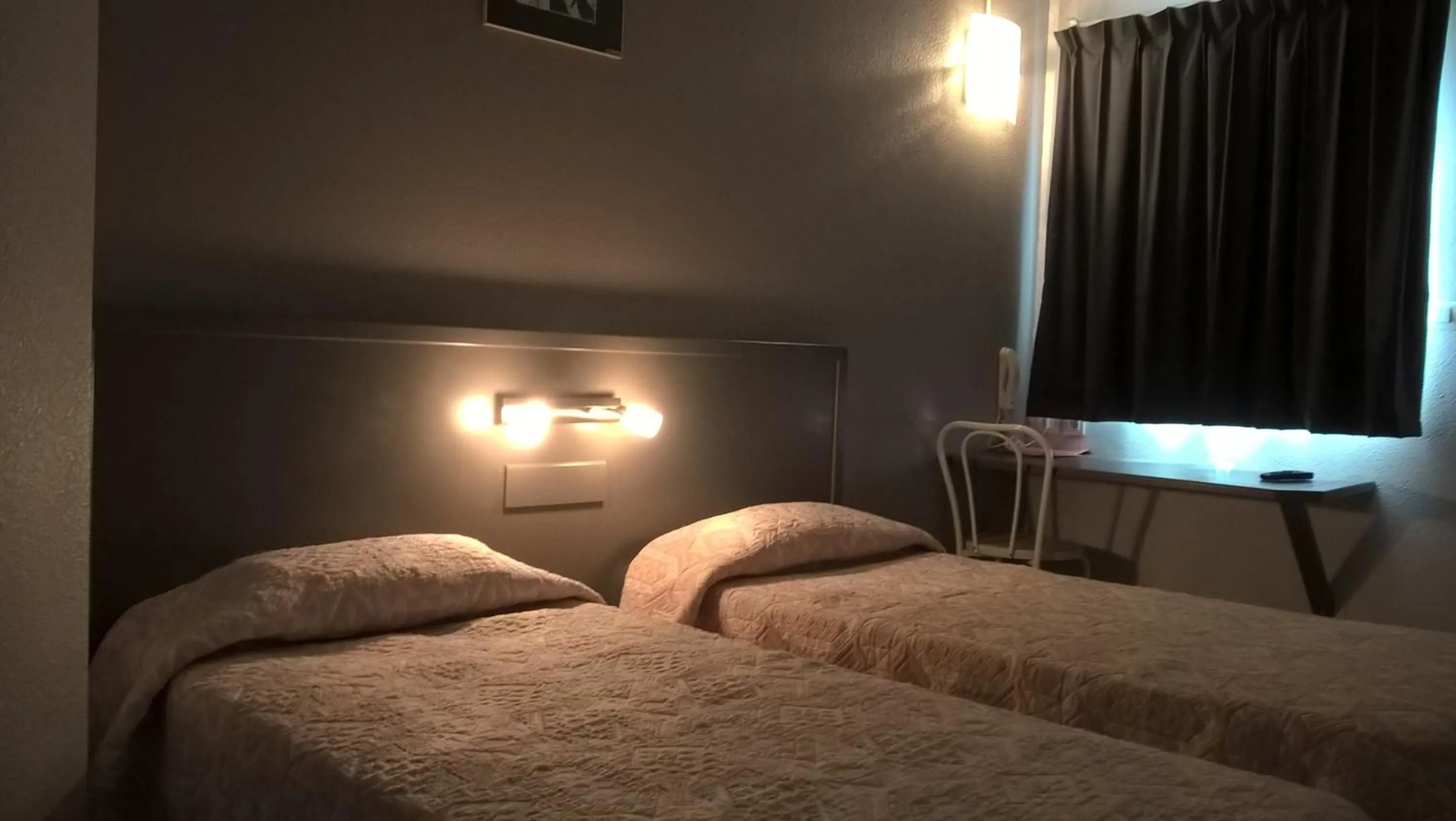 Photo of the whole room, Bed in Riv'Hotel