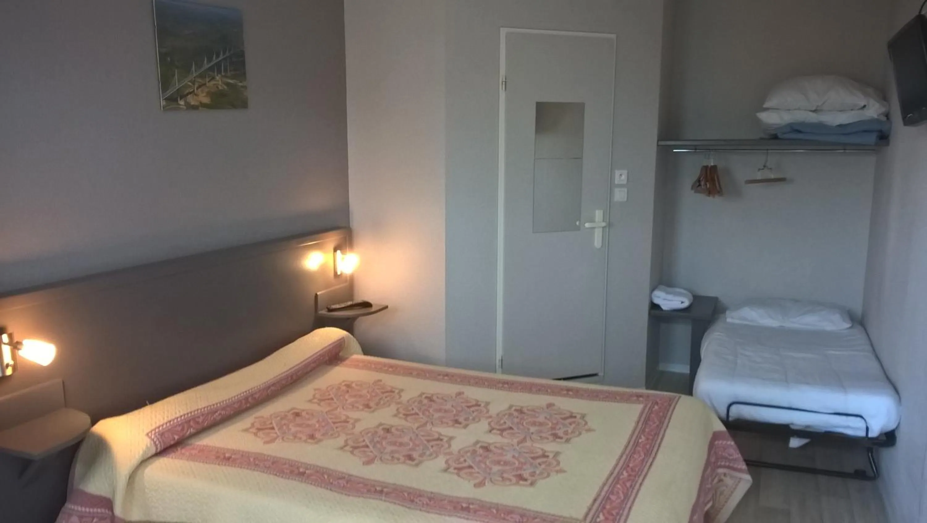 Photo of the whole room, Bed in Riv'Hotel