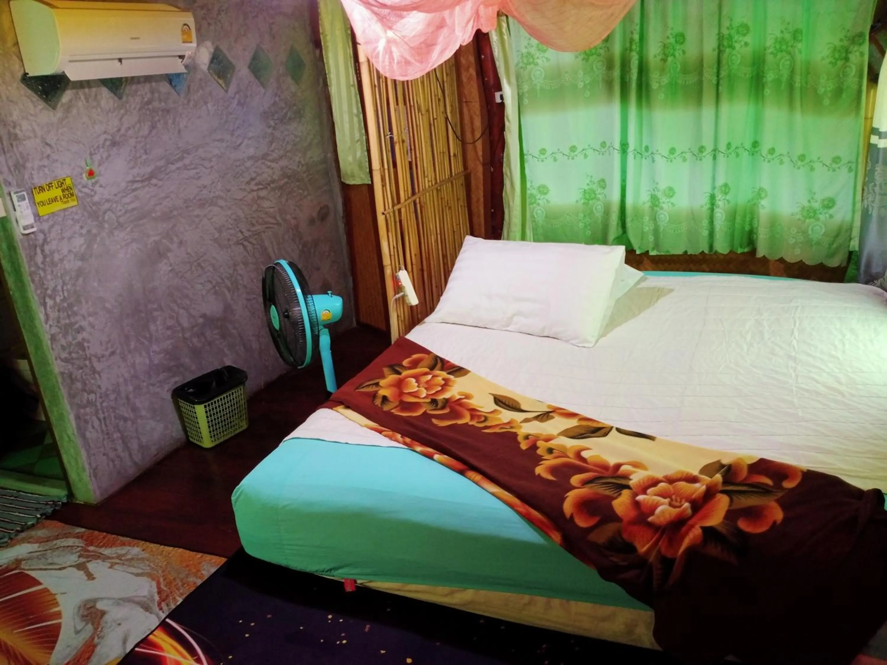 Bed in Comon Bungalow HaadChaoPhao