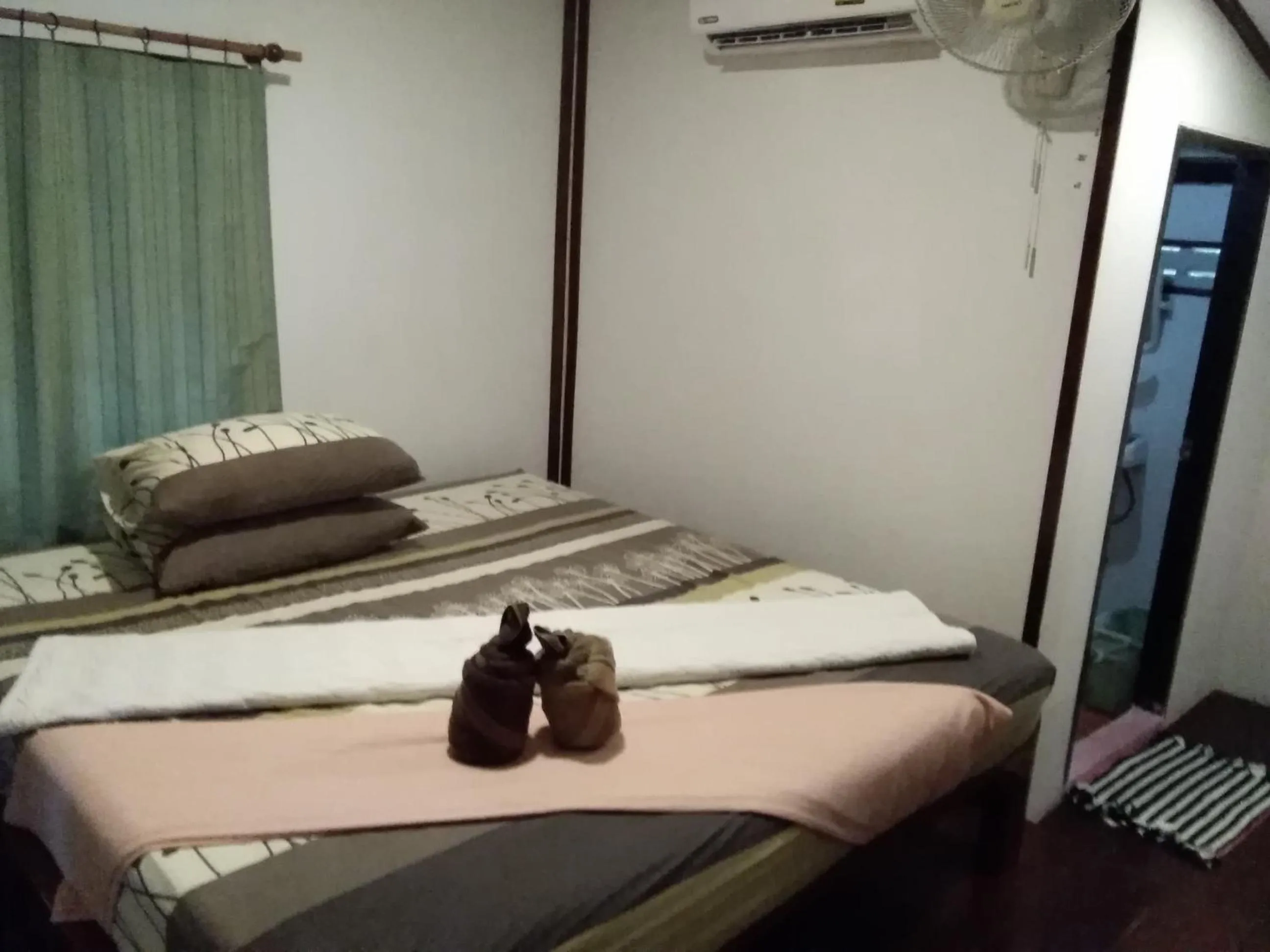 Bed in Comon Bungalow HaadChaoPhao