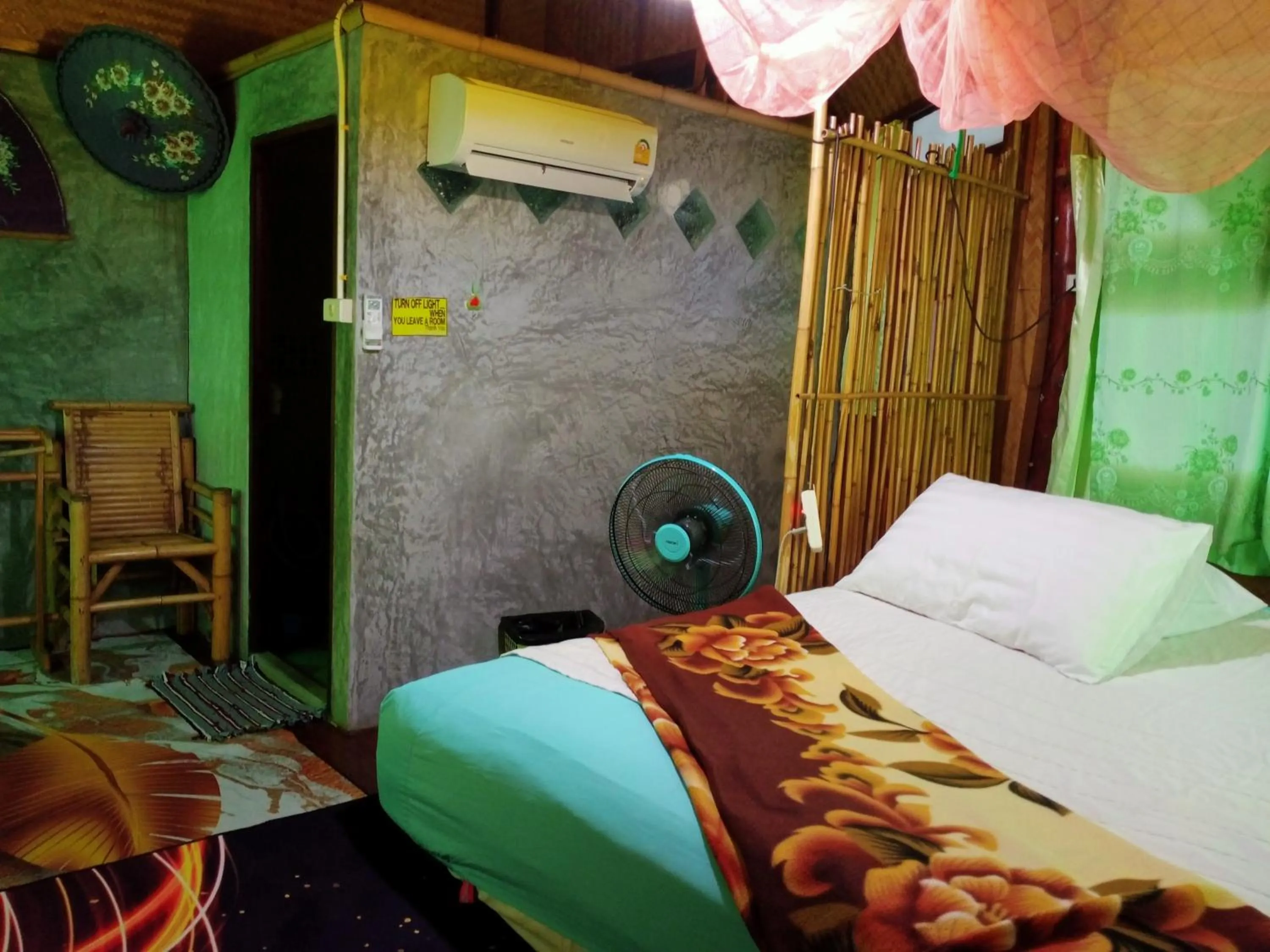 Bed in Comon Bungalow HaadChaoPhao