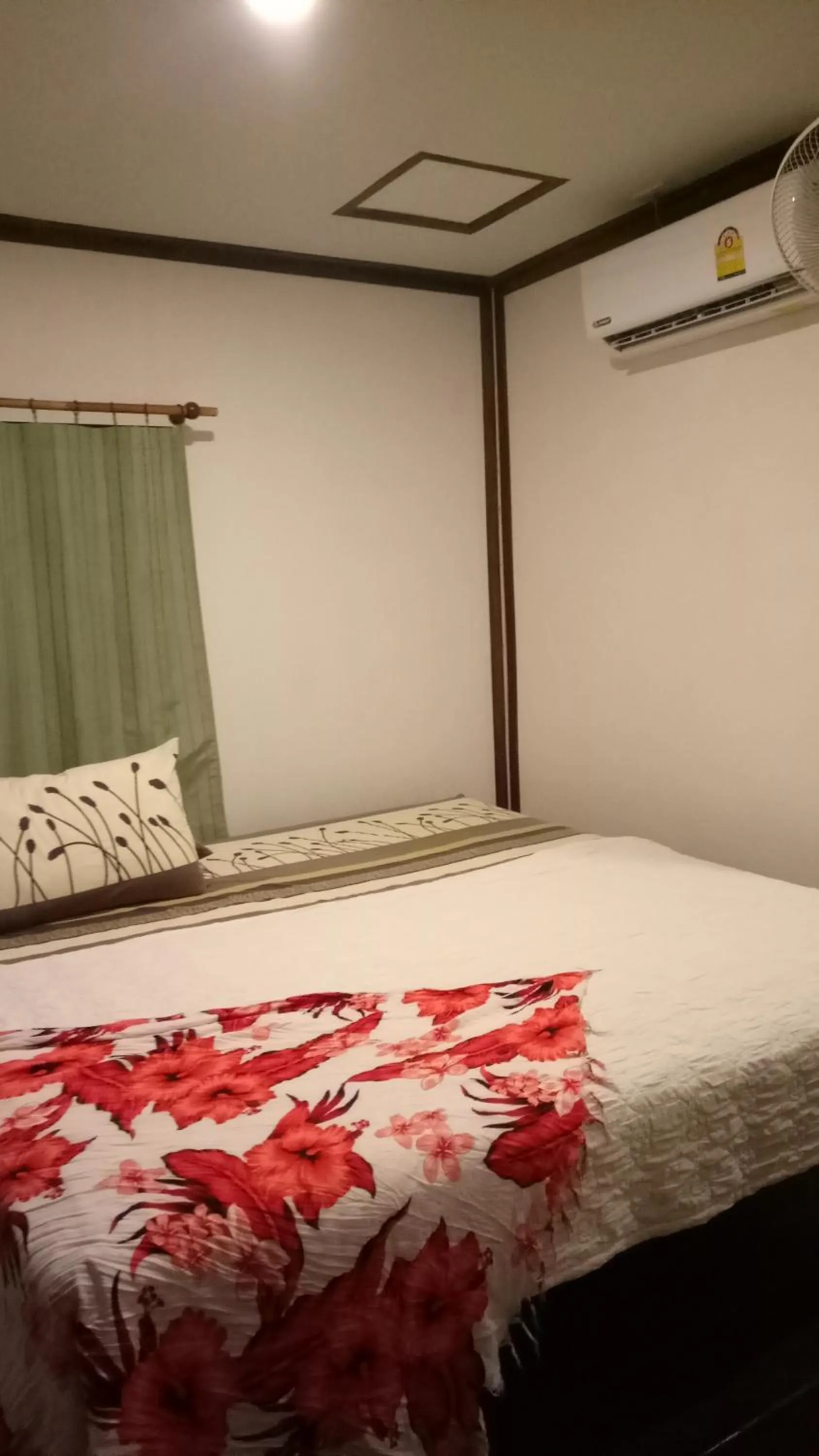 Bed in Comon Bungalow HaadChaoPhao