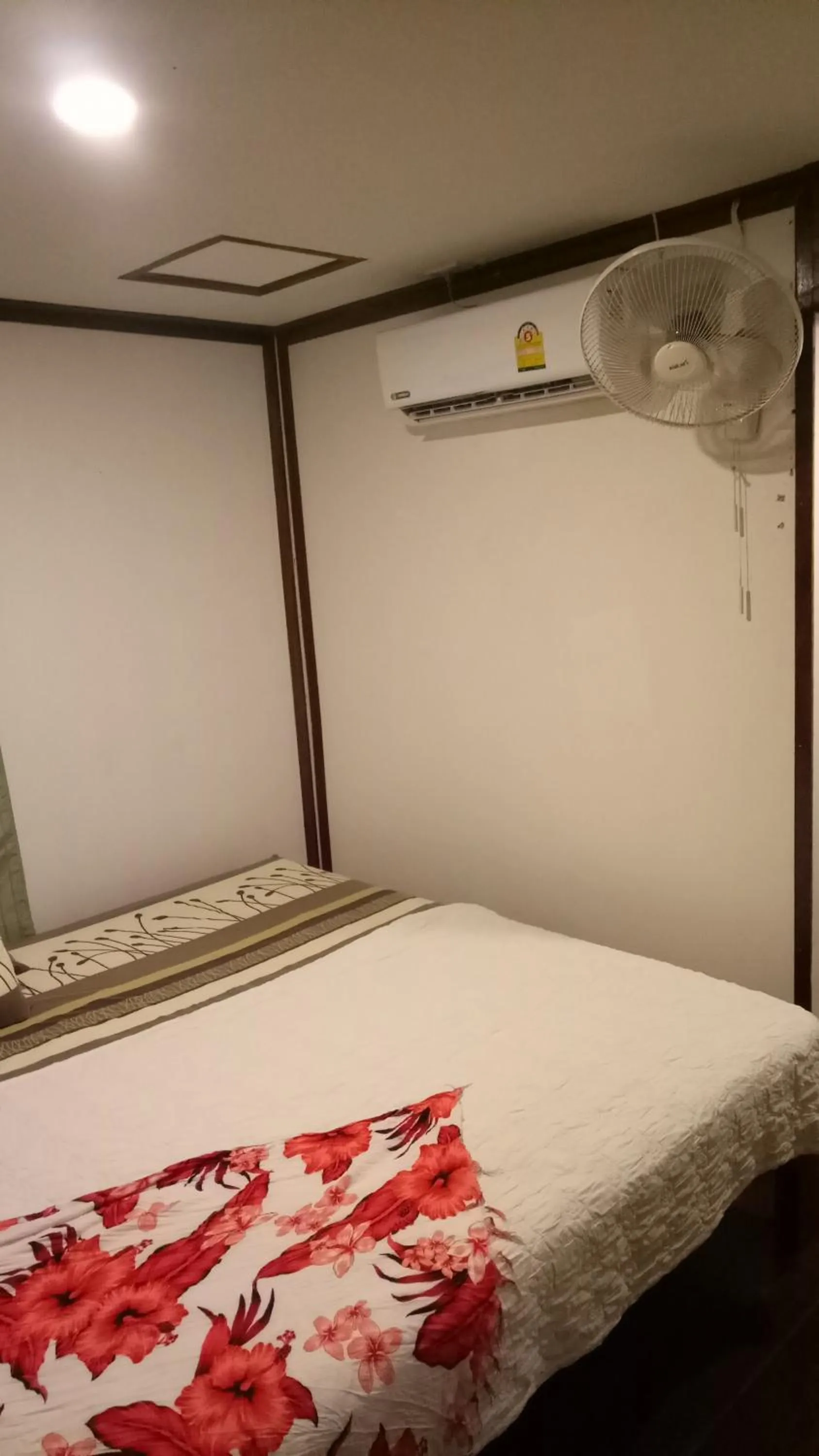 Bed in Comon Bungalow HaadChaoPhao