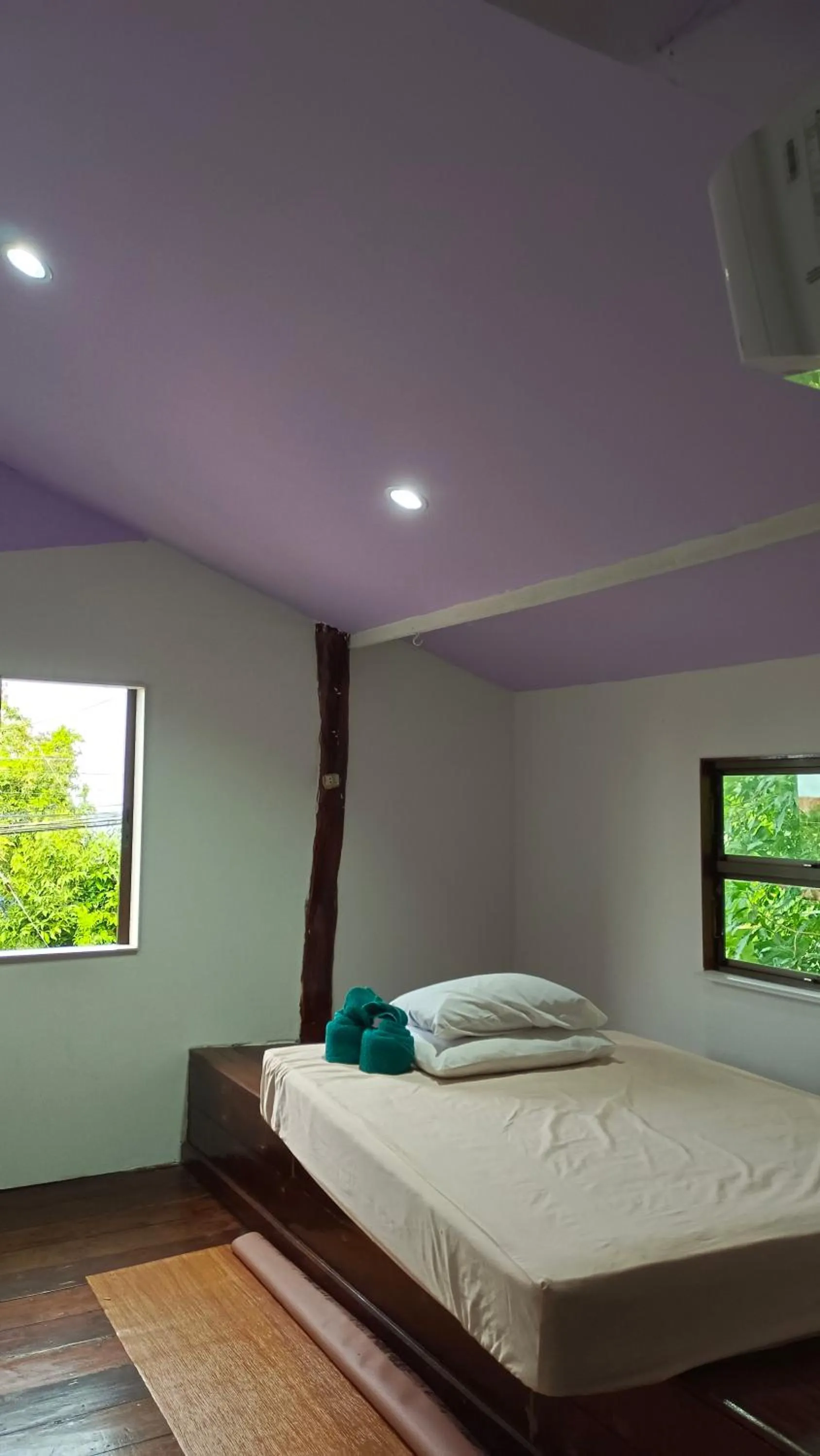 Bed in Comon Bungalow HaadChaoPhao