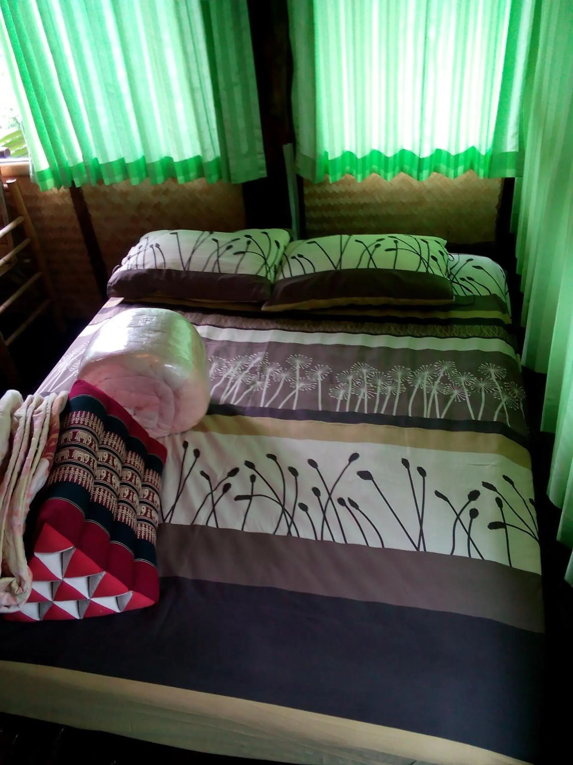 Bathroom, Bed in Comon Bungalow HaadChaoPhao