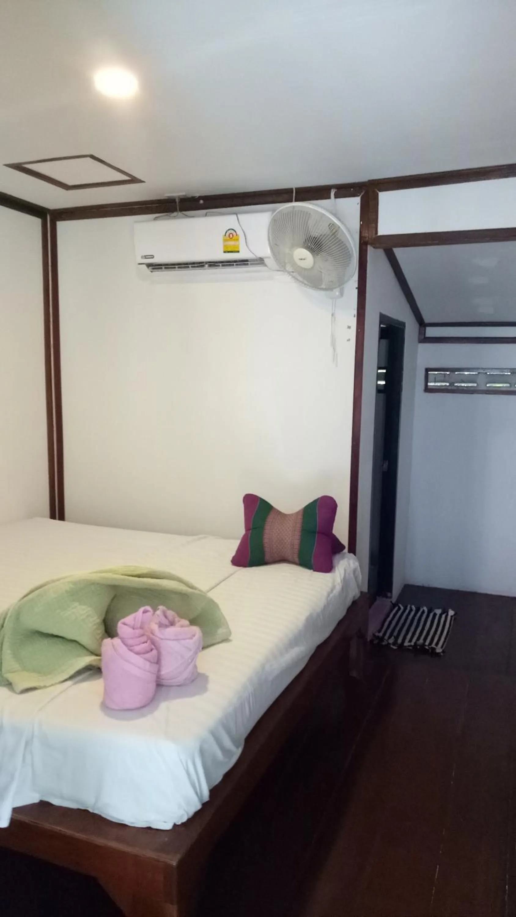 Bed in Comon Bungalow HaadChaoPhao
