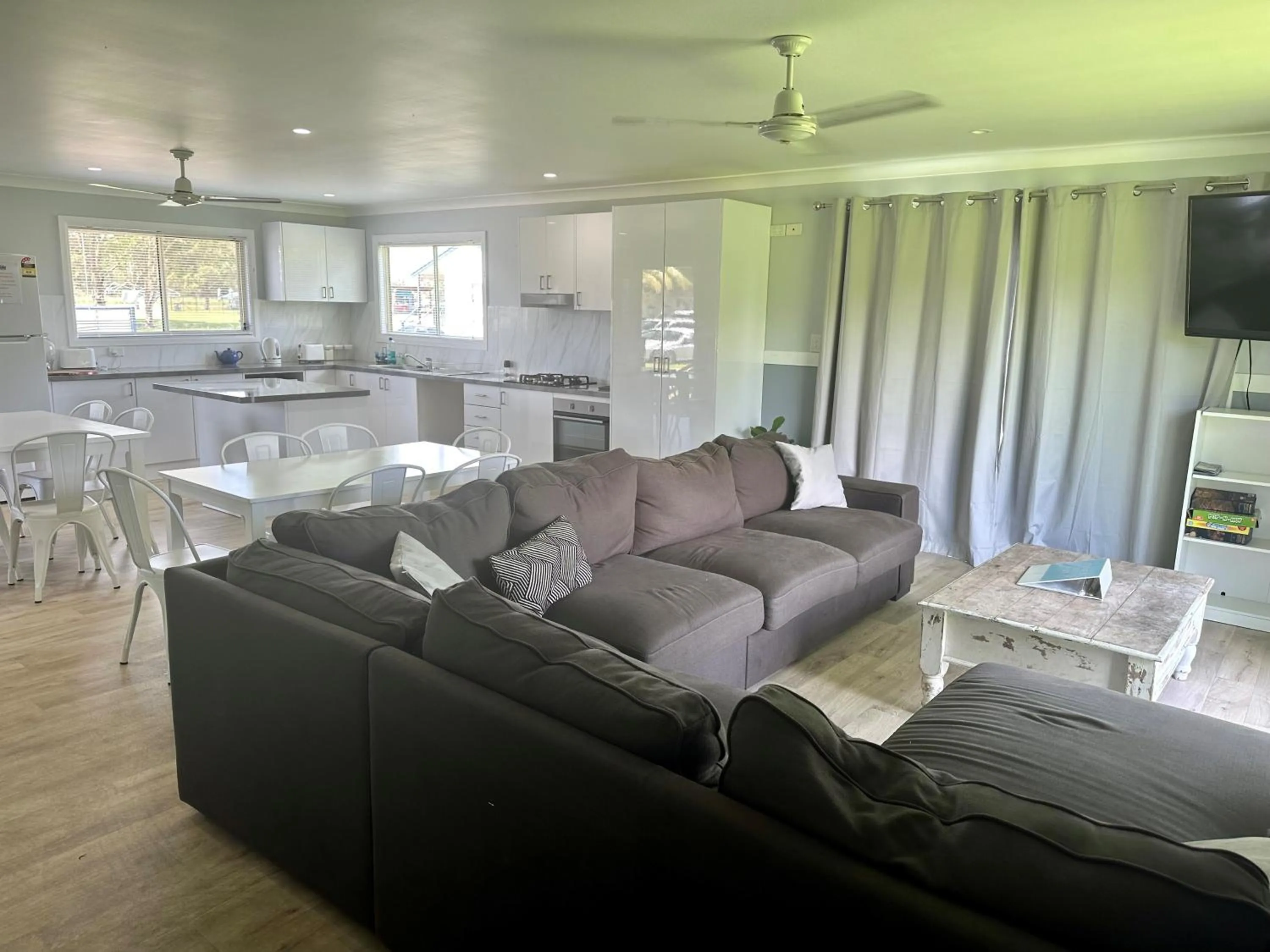 Communal lounge/ TV room in Stoney Park Holiday Park