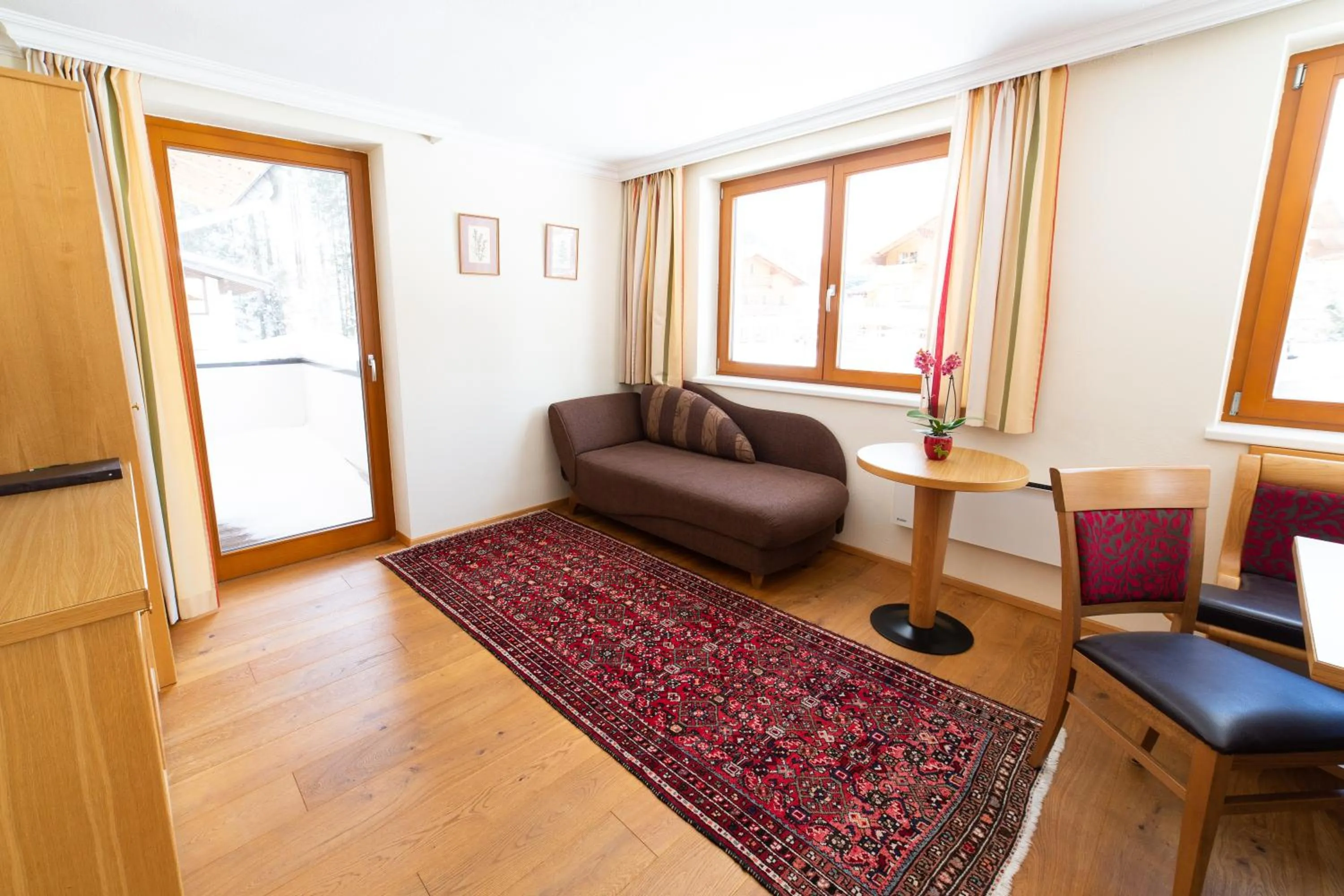 Living room, Bed in Aparthotel Hirschenau