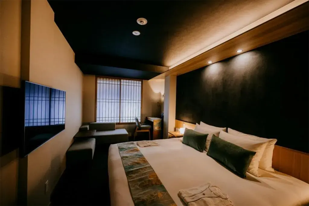 Photo of the whole room, Bed in Miru Kyoto Nishiki