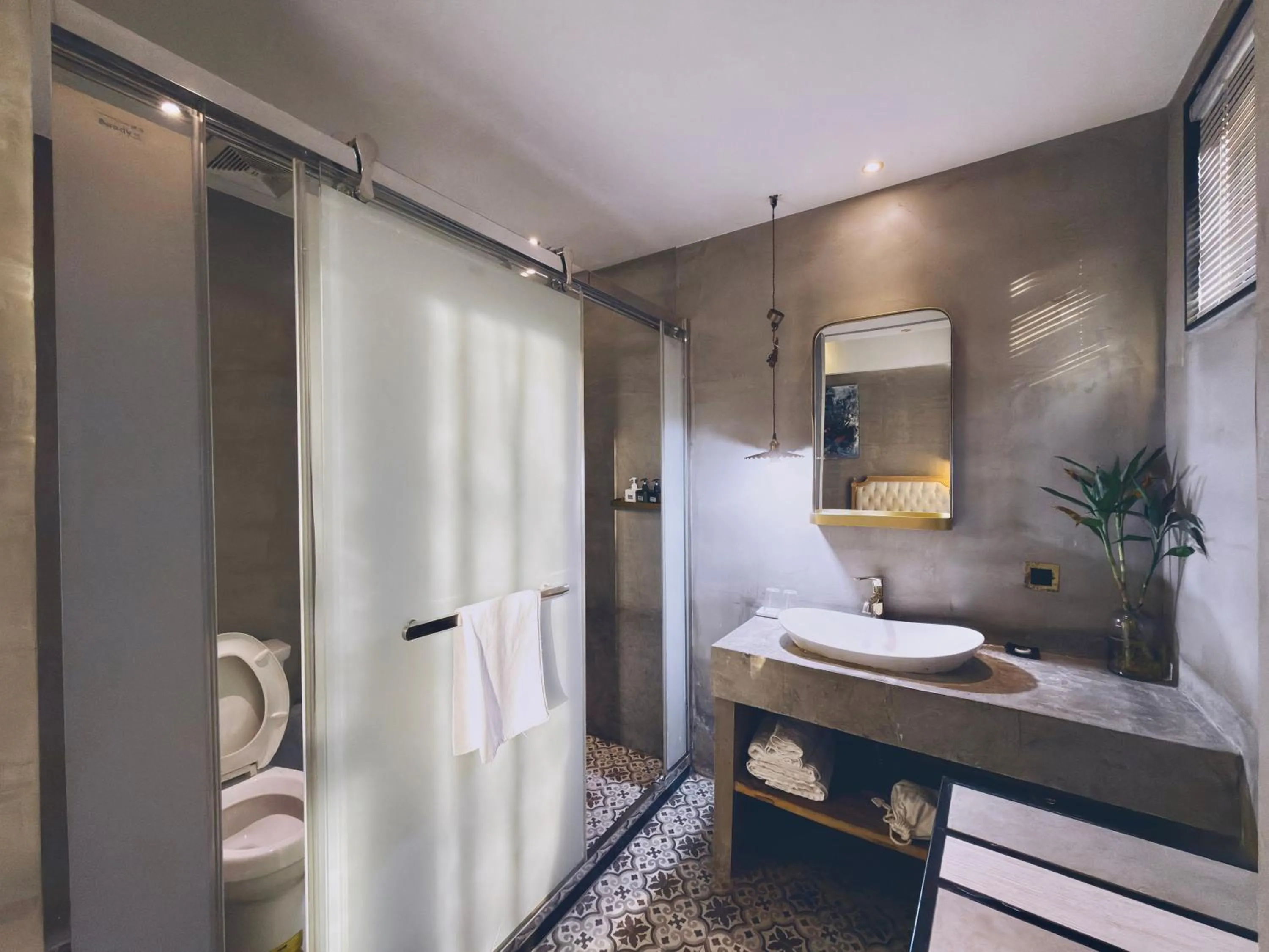 Shower, Bed in Suzhou Unique Space Design Art Hotel