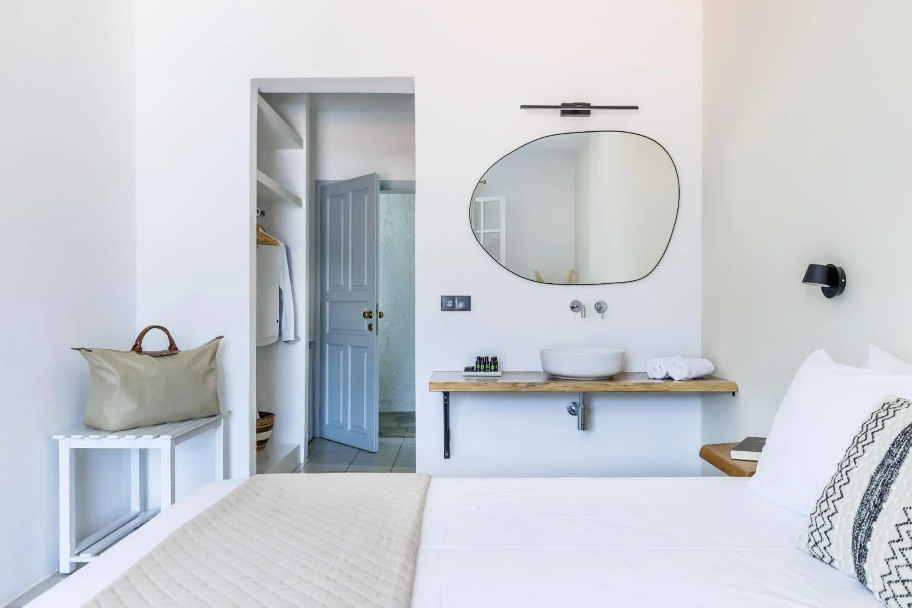 Photo of the whole room in Aperitton Hotel Photo of the whole room in Aperitton Hotel