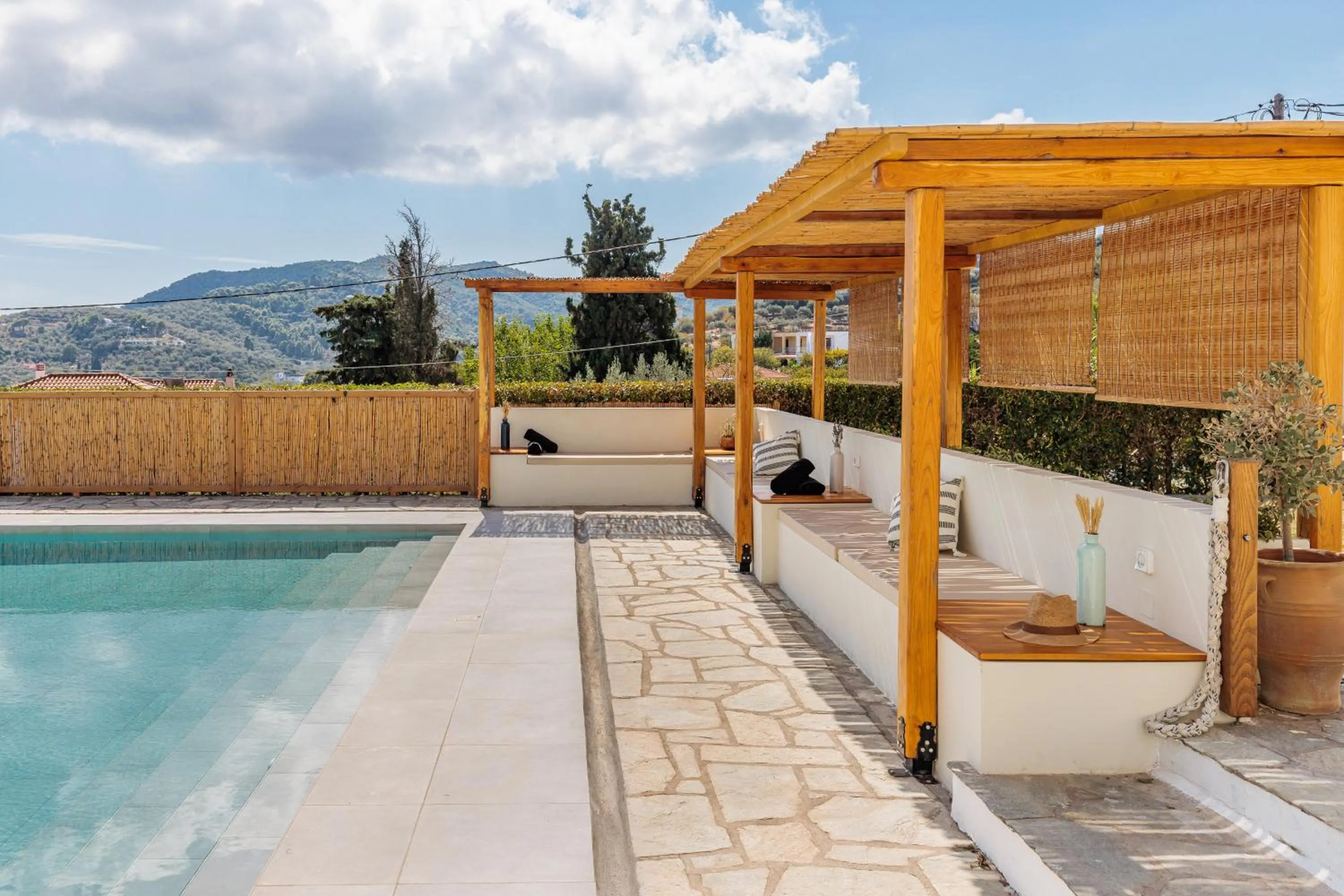 Swimming pool in Aperitton Hotel