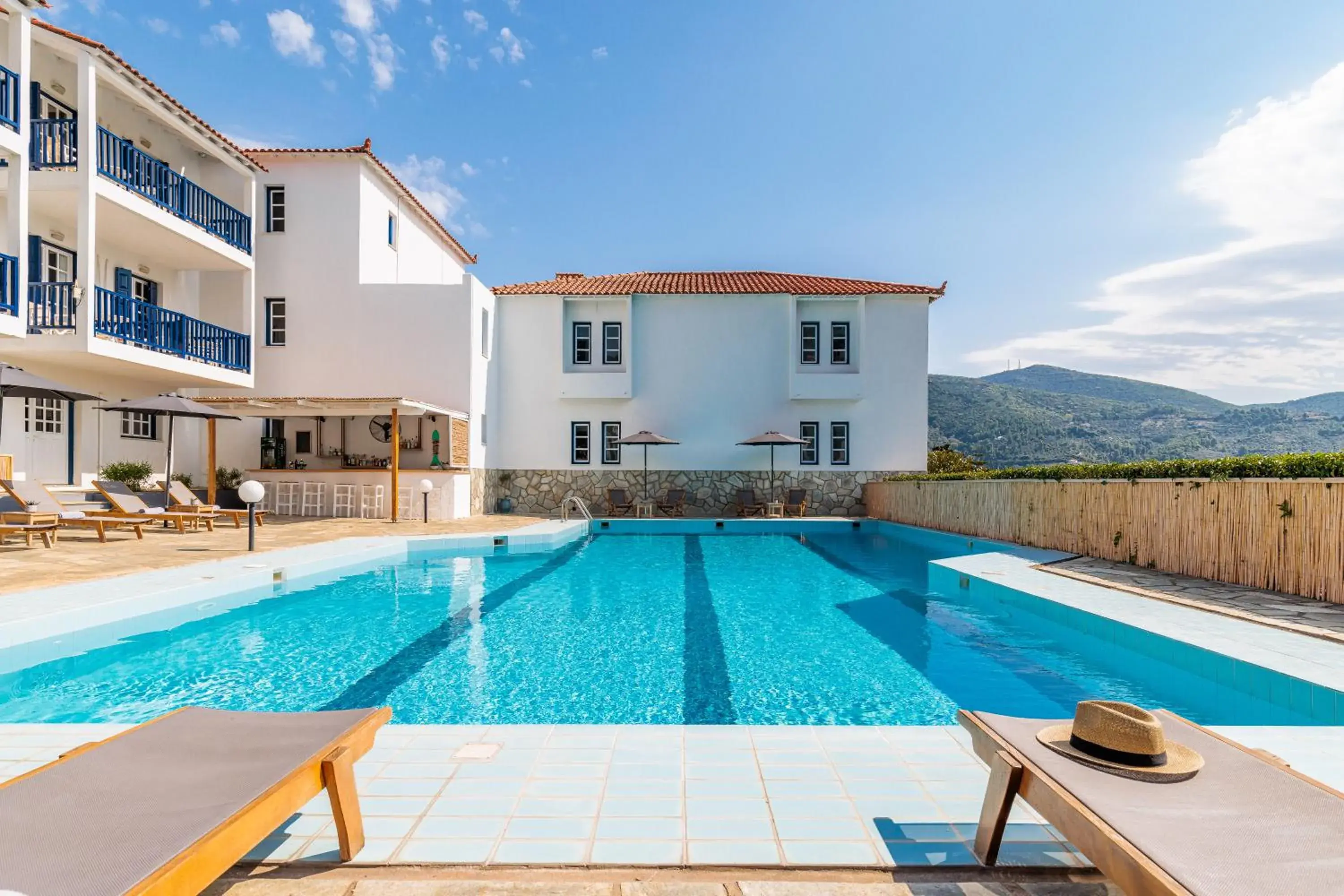 Swimming pool in Aperitton Hotel Swimming pool in Aperitton Hotel
