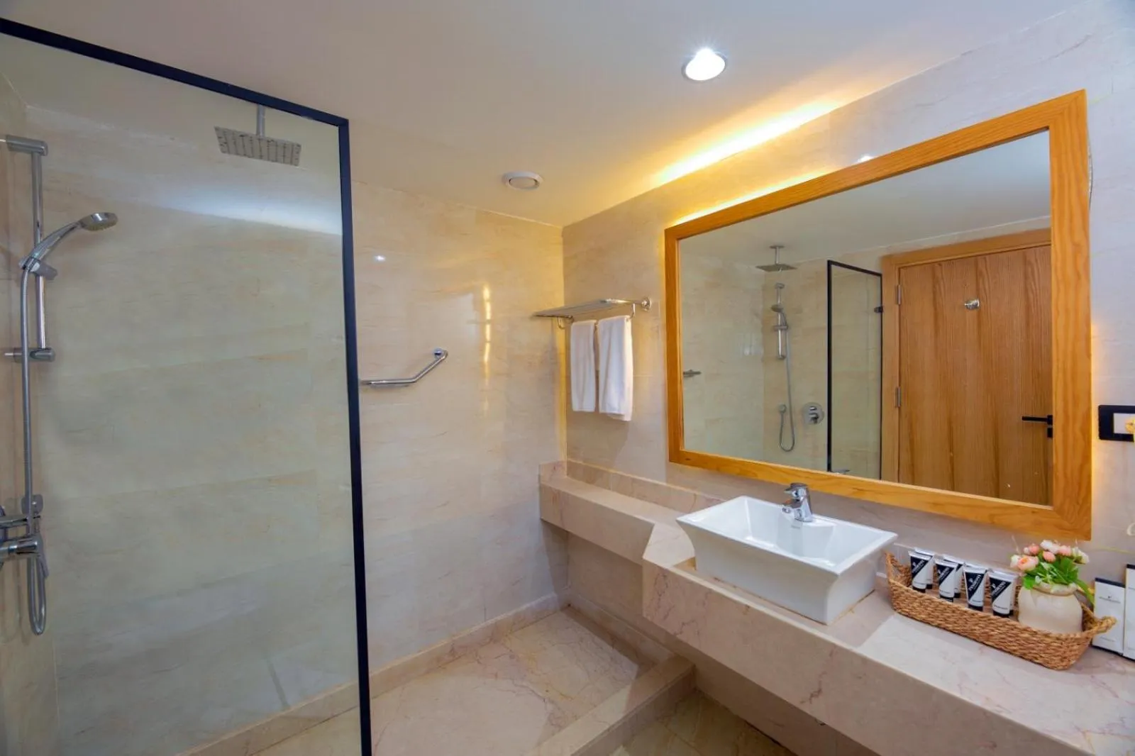 Shower in Panorama Bungalows Resort El Gouna