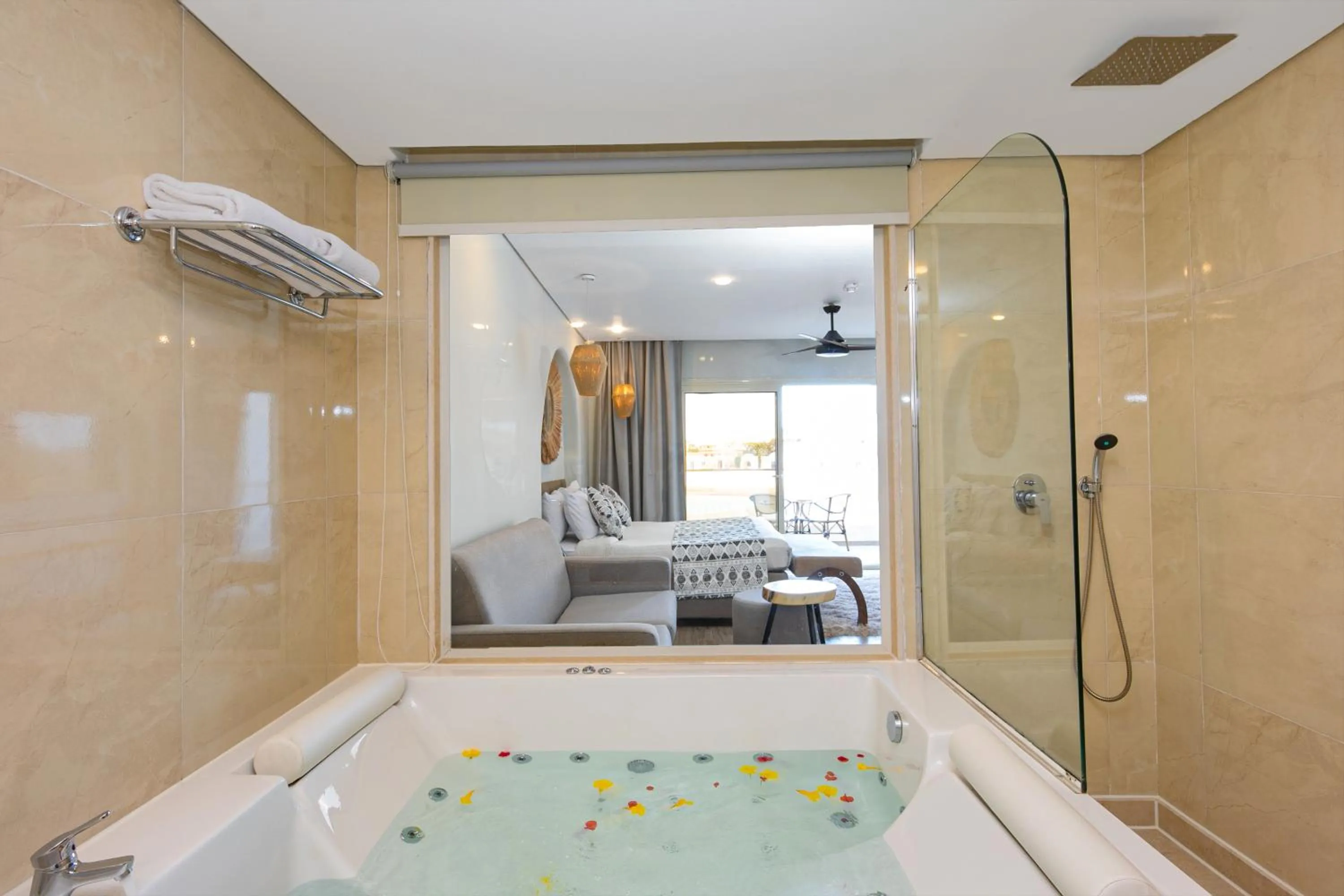 Shower in Panorama Bungalows Resort El Gouna