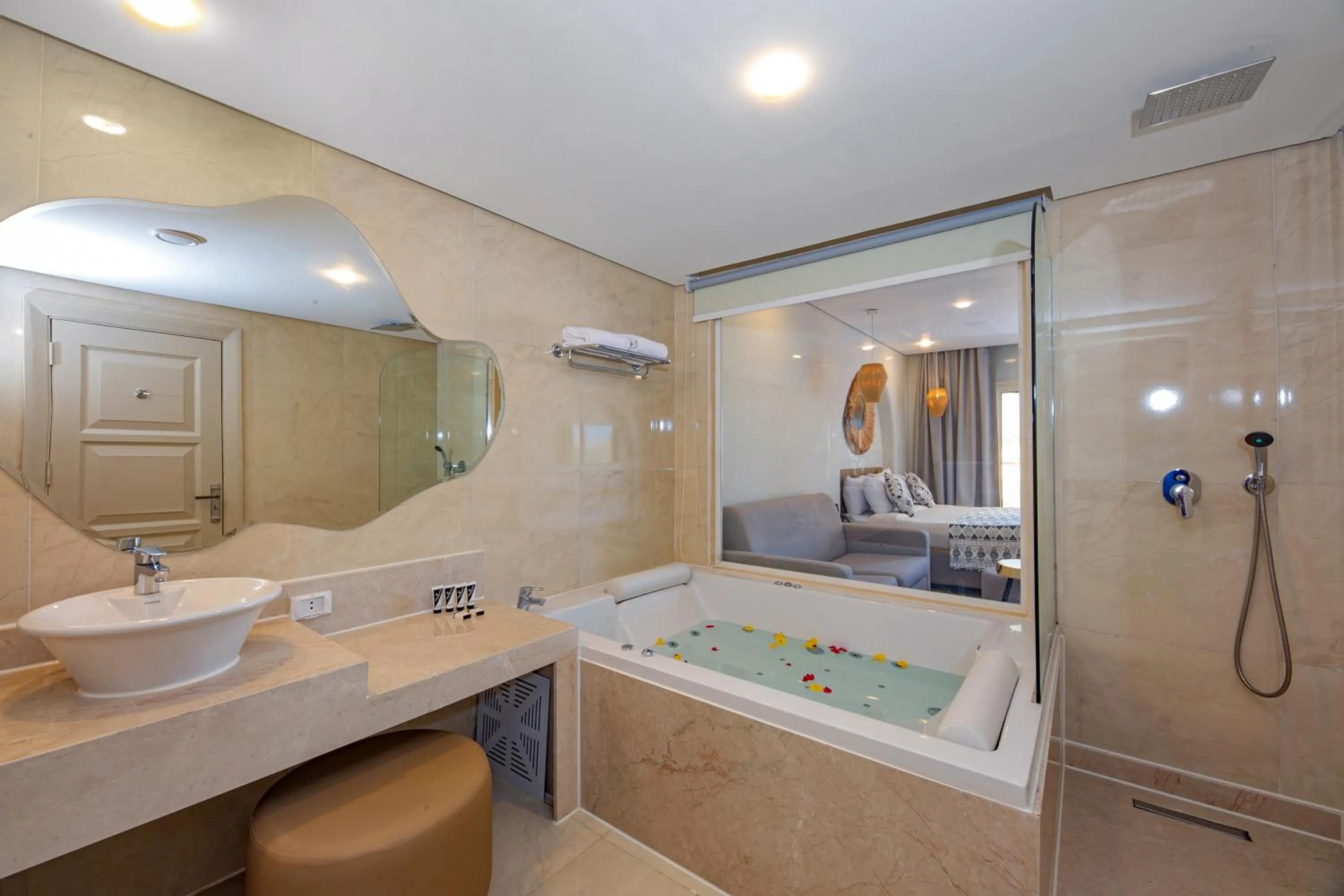 Shower, Bed in Panorama Bungalows Resort El Gouna
