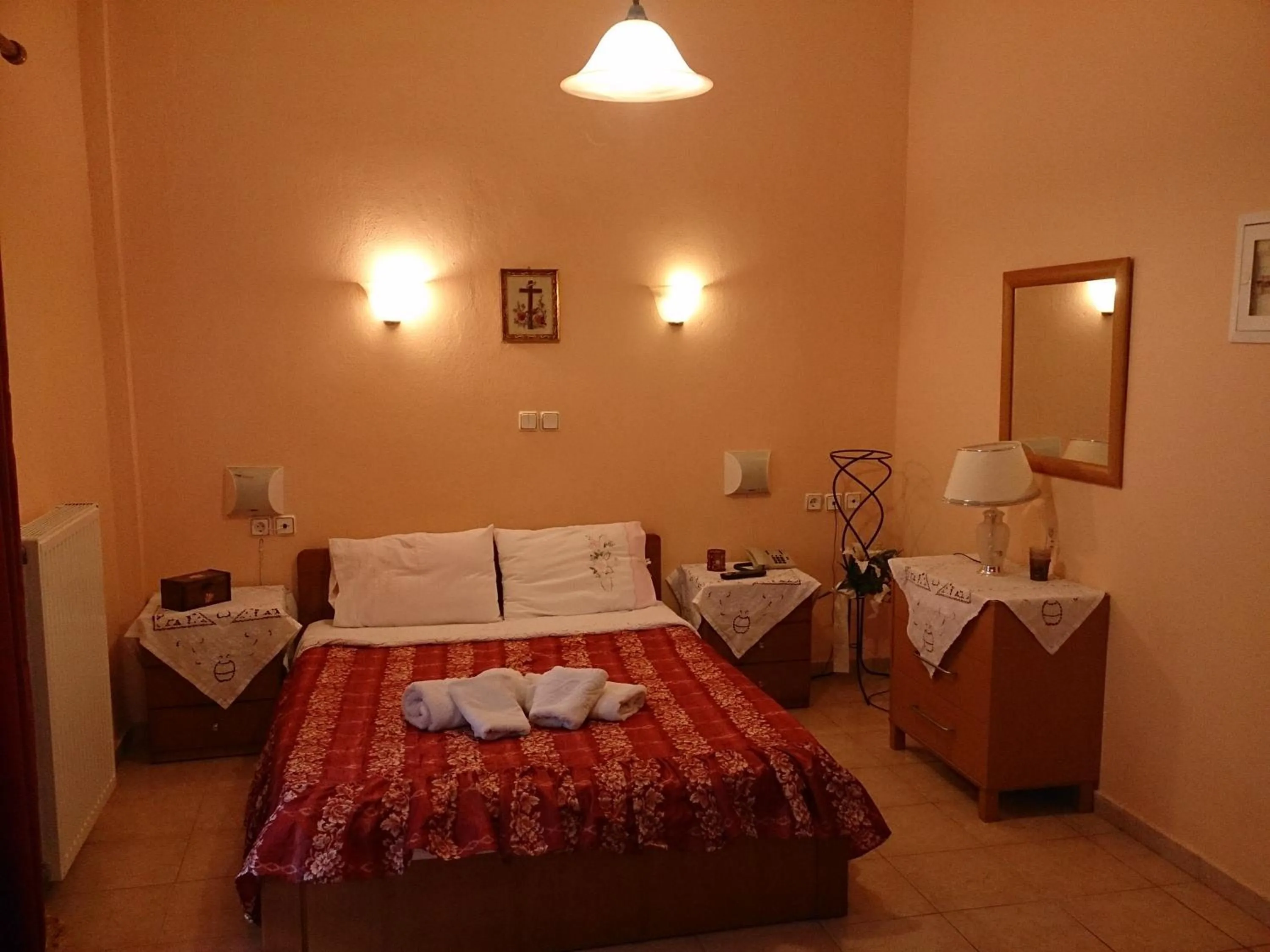 Bed in Hotel Siatistino Archontariki