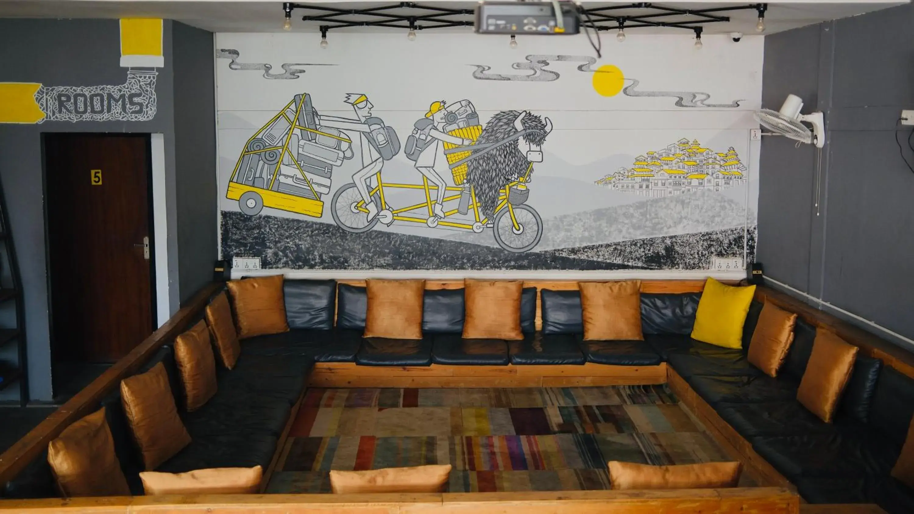 Property building in Yakety Yak Hostel Property building in Yakety Yak Hostel