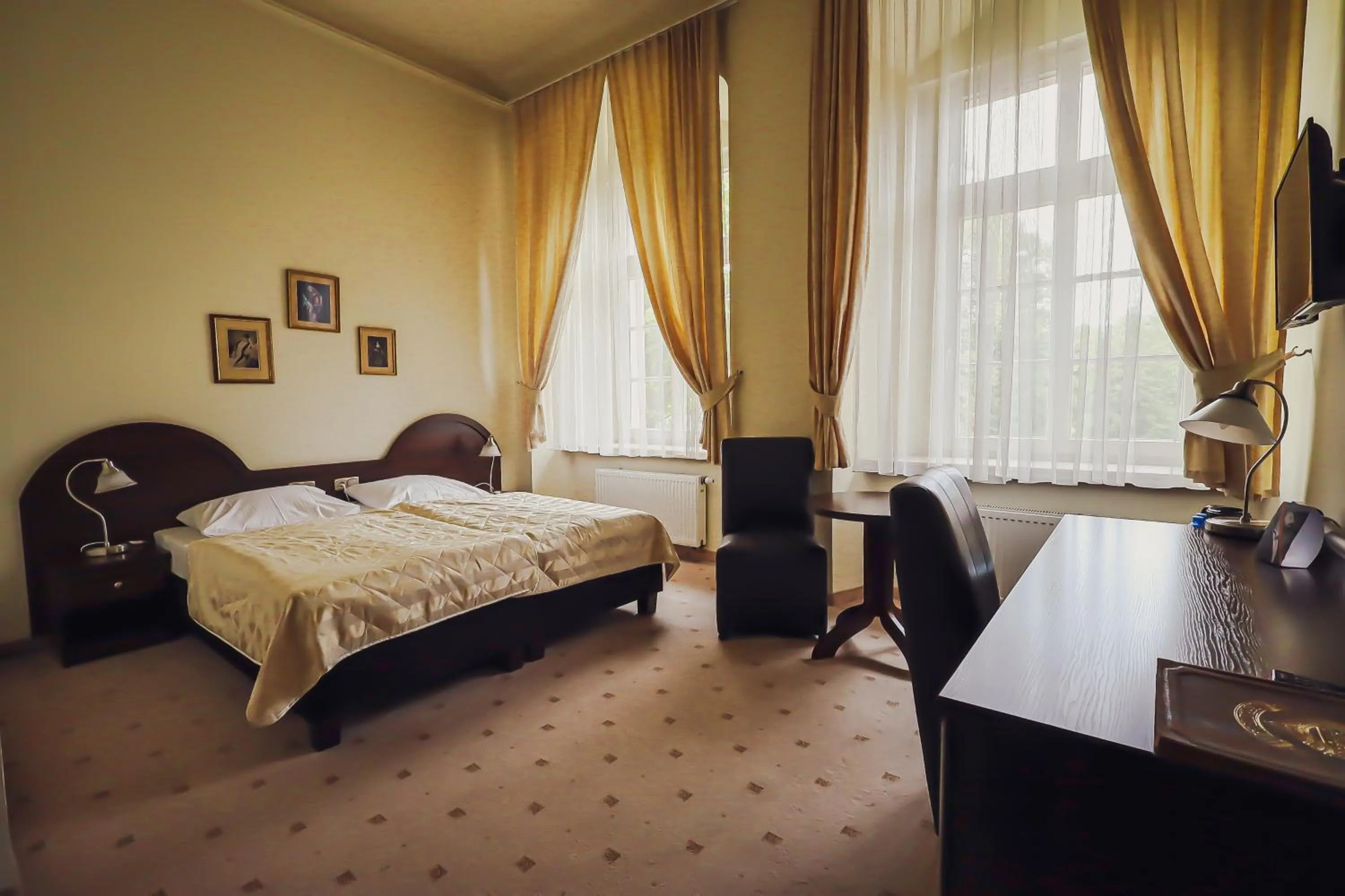 Photo of the whole room, Bed in Pałac Spiż Miłków koło Karpacza