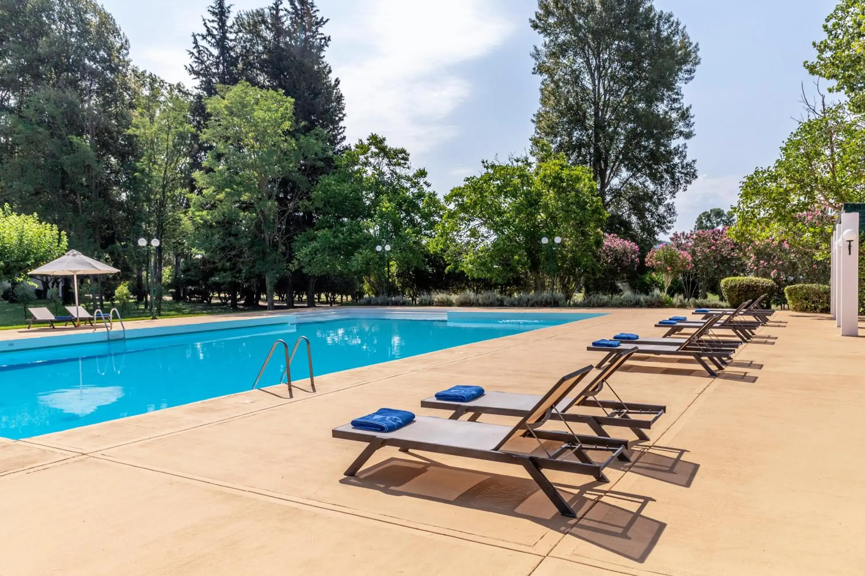 Swimming pool in Amalia Hotel Olympia Swimming pool in Amalia Hotel Olympia