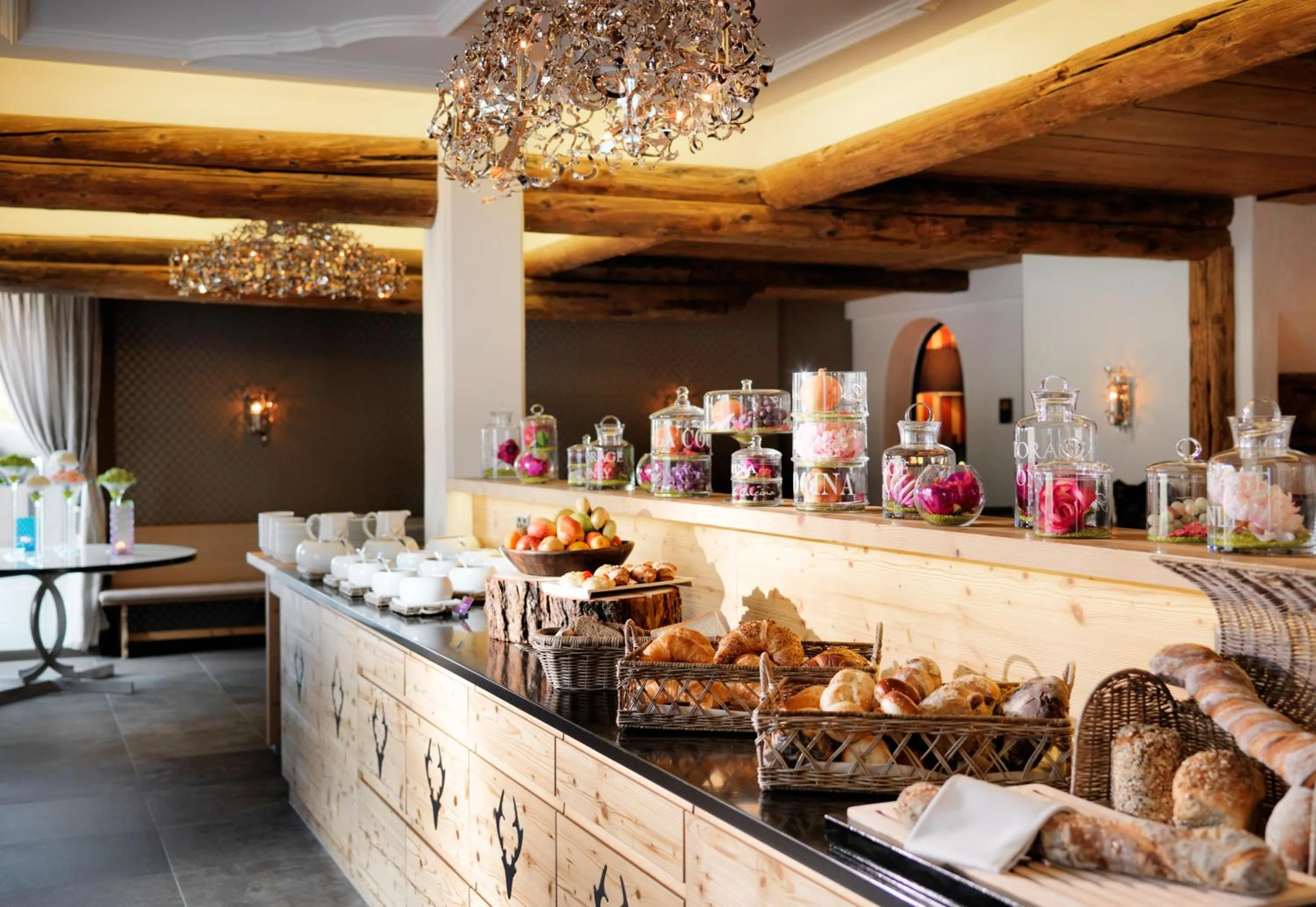 Buffet breakfast in Giardino Mountain